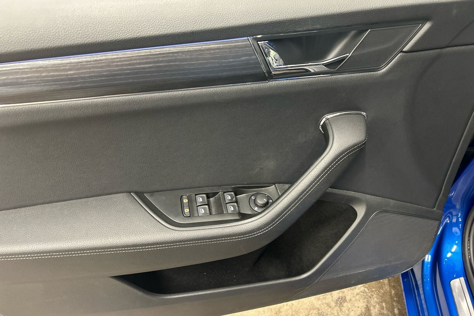 Skoda Superb iso kuva 12