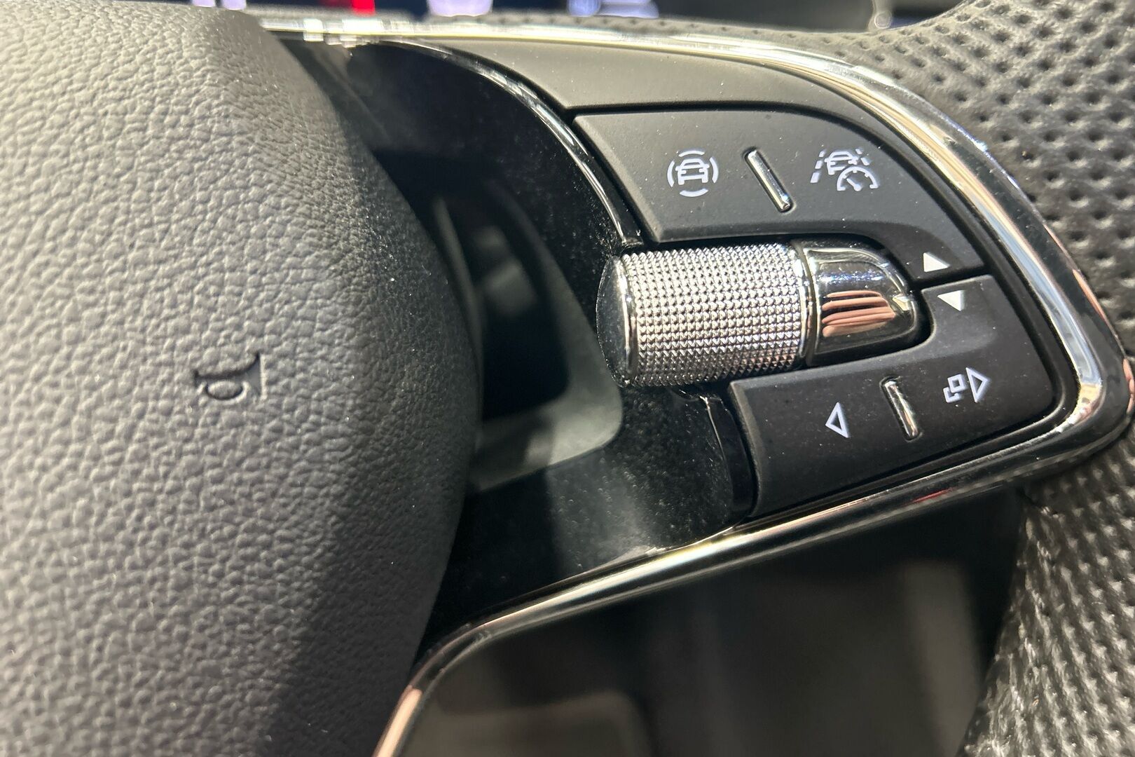 Skoda Superb iso kuva 16