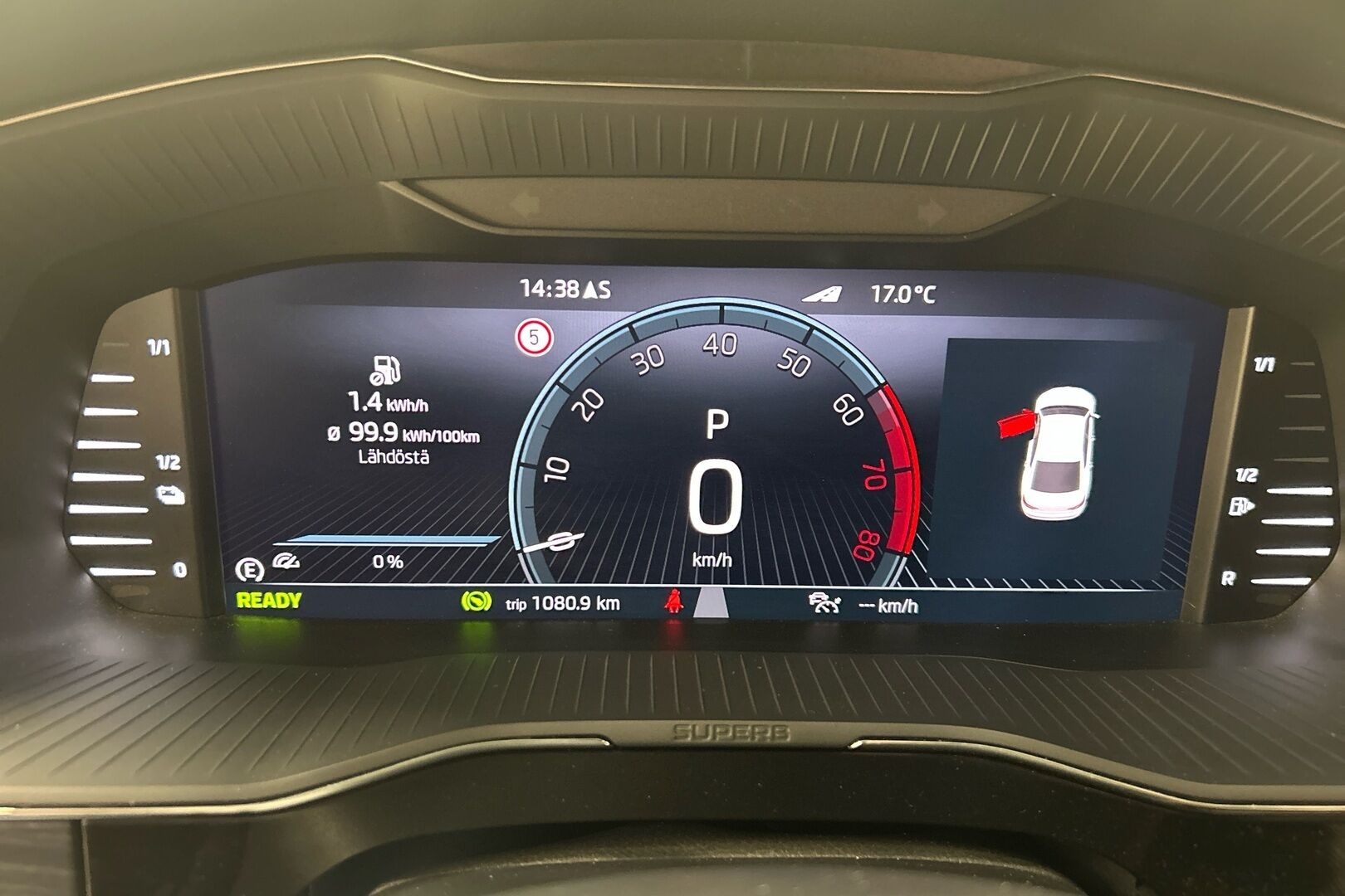 Skoda Superb iso kuva 17