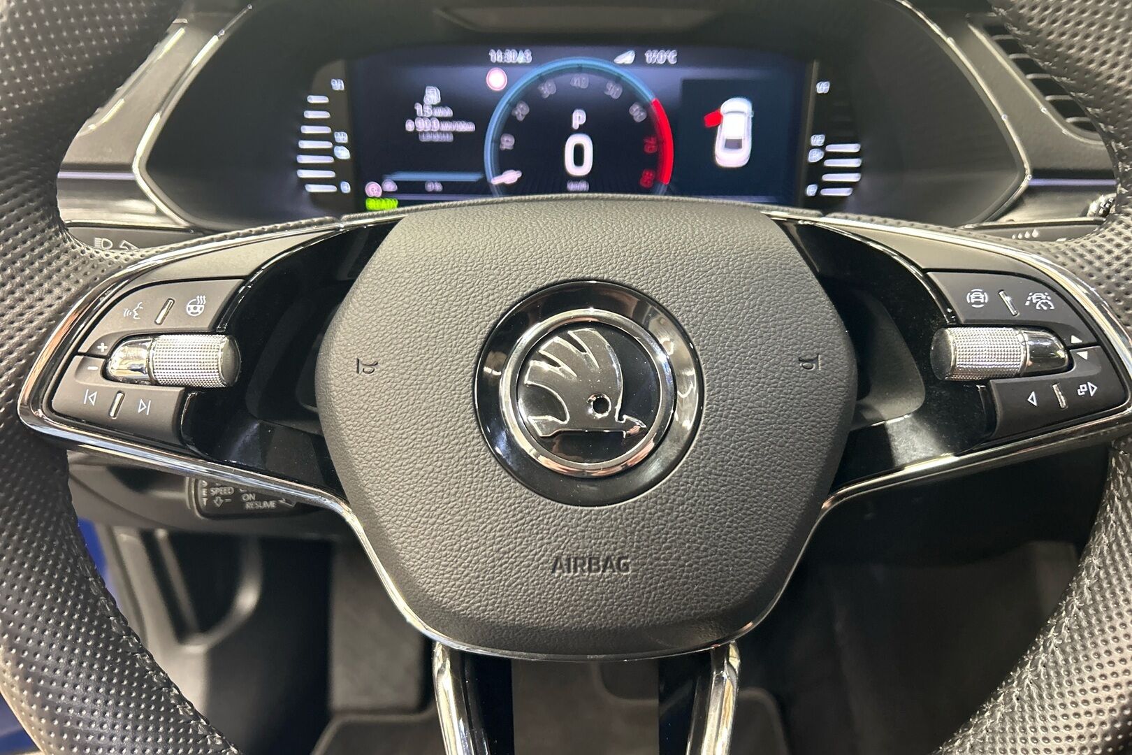 Skoda Superb iso kuva 18