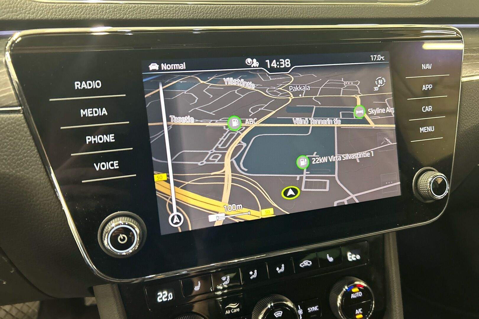 Skoda Superb iso kuva 19