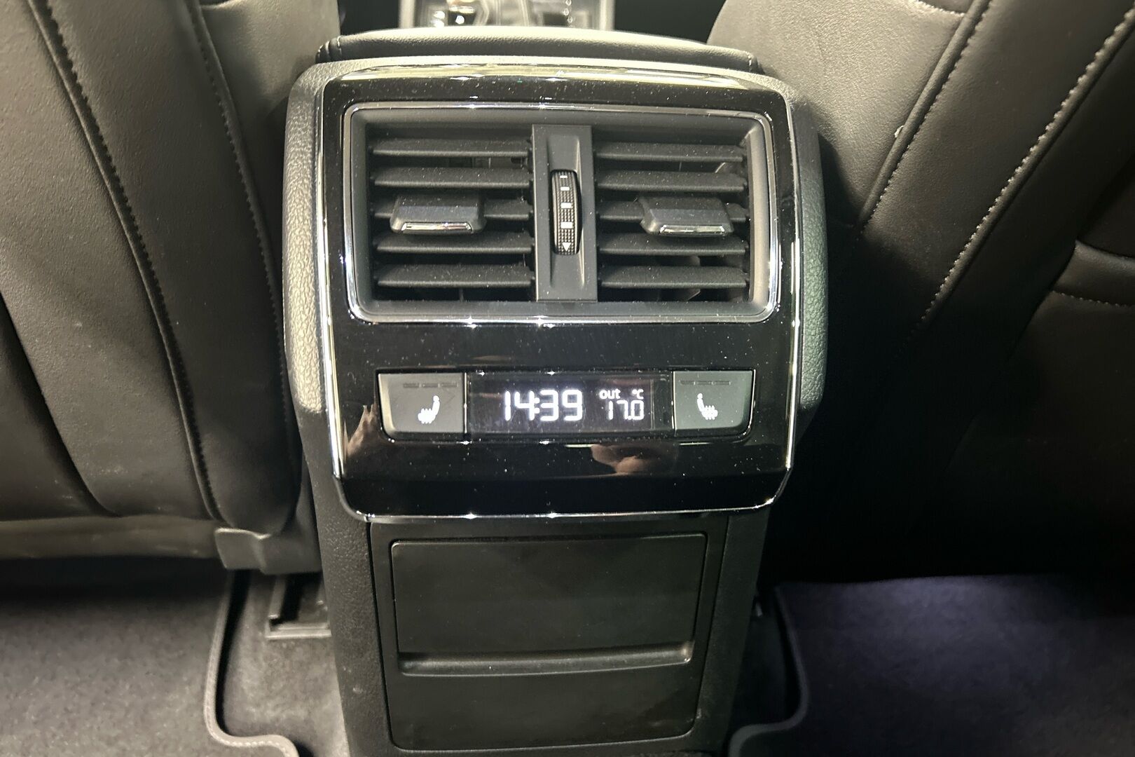 Skoda Superb iso kuva 23