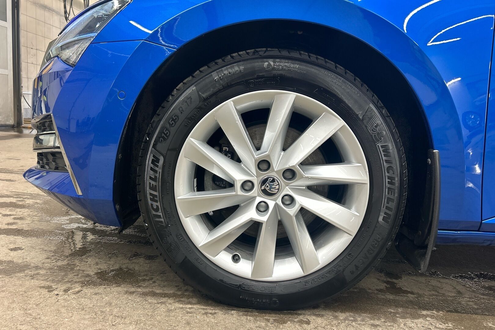 Skoda Superb iso kuva 25