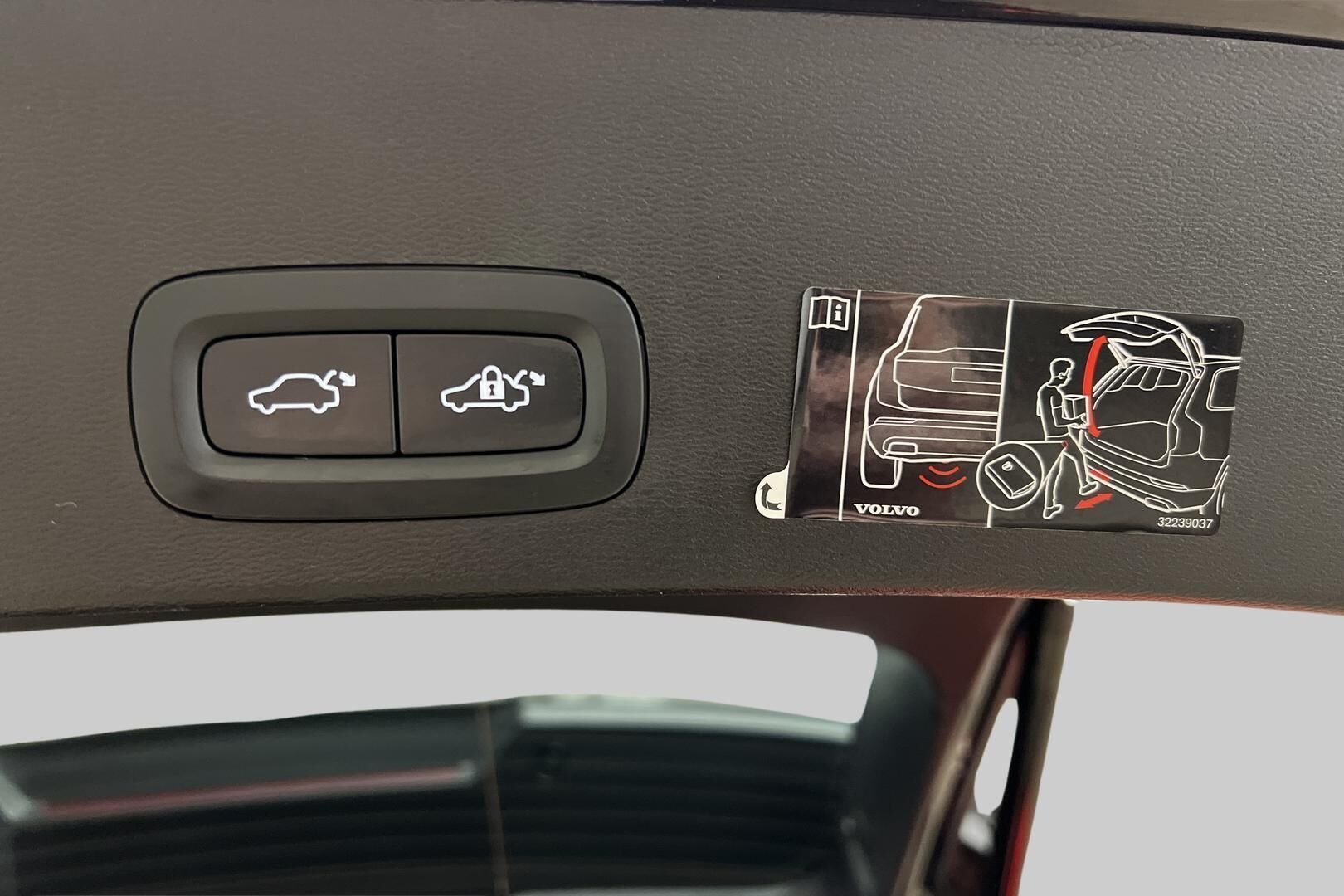 Volvo XC40 iso kuva 14