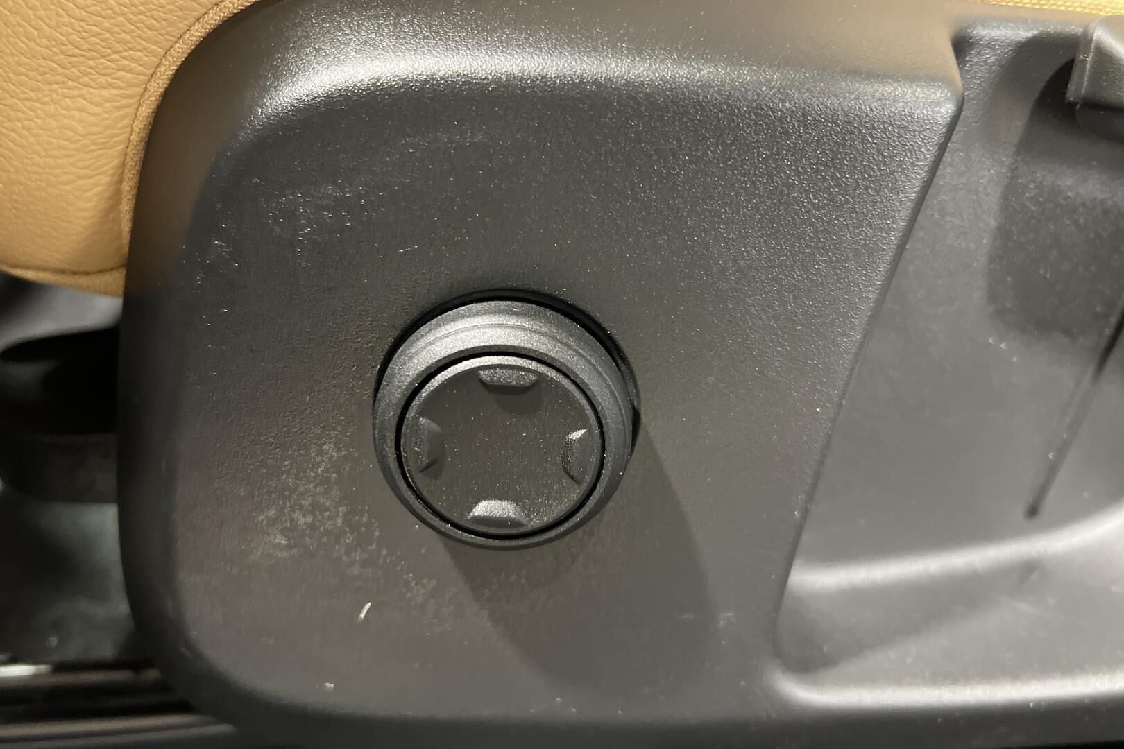 Volvo XC40 iso kuva 15