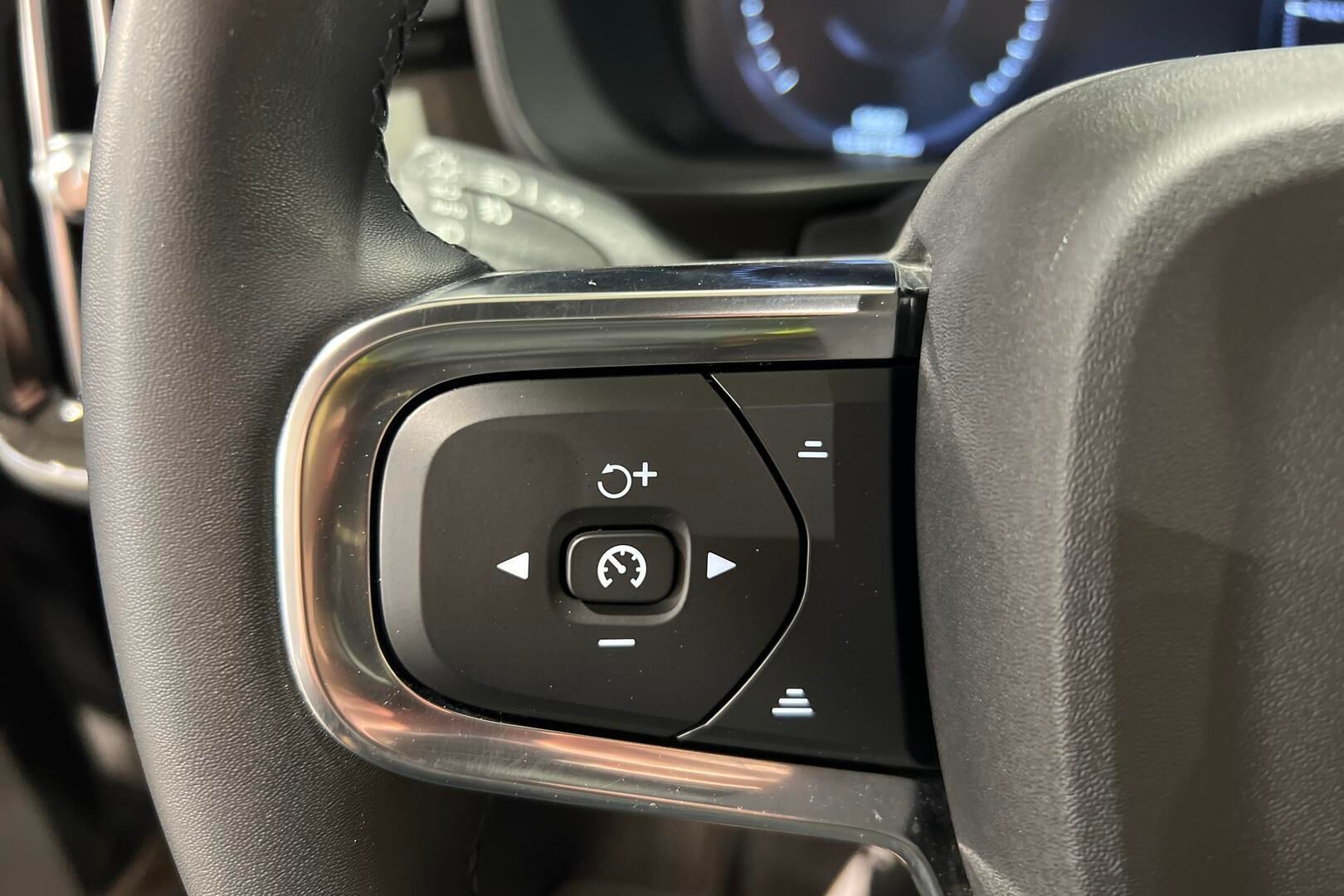 Volvo XC40 iso kuva 16