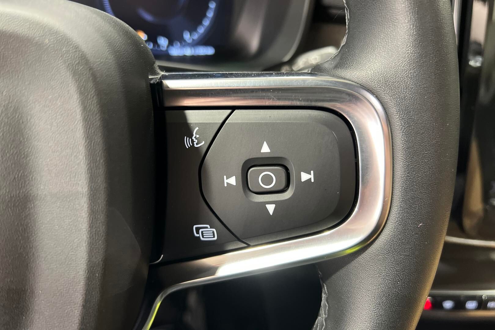 Volvo XC40 iso kuva 17