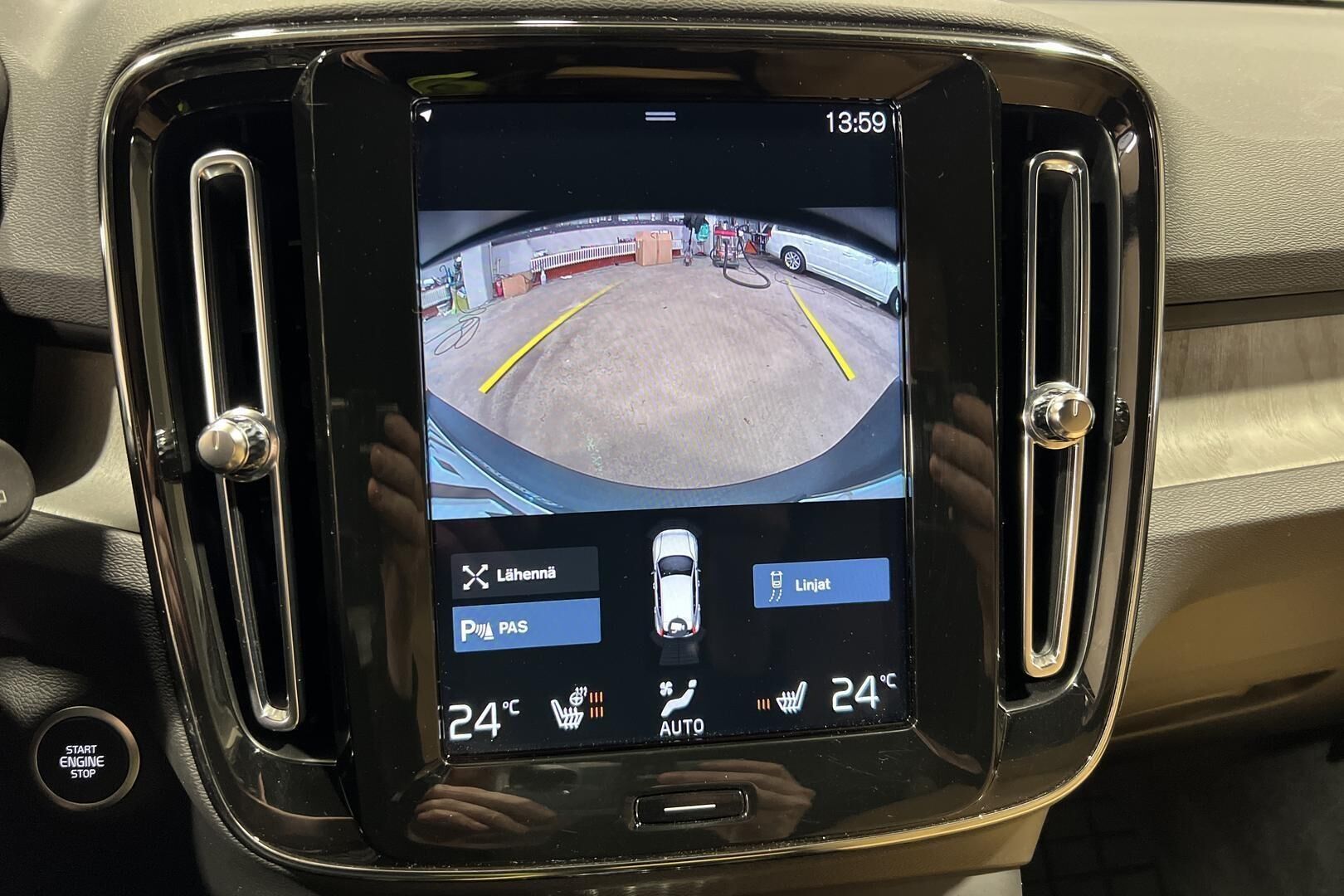 Volvo XC40 iso kuva 21