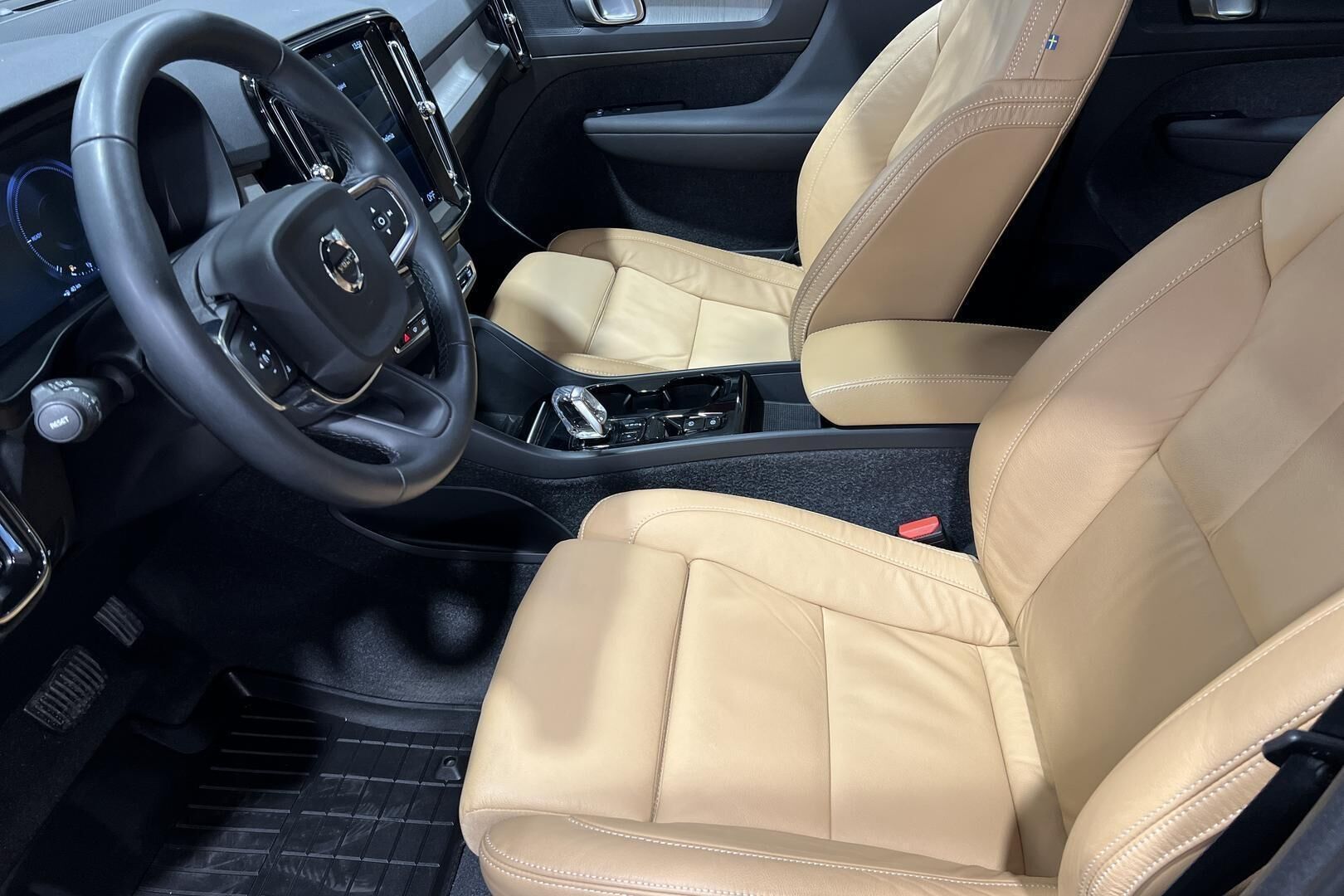 Volvo XC40 iso kuva 9