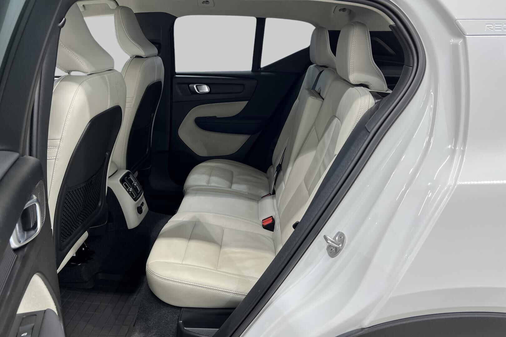 Volvo XC40 iso kuva 10