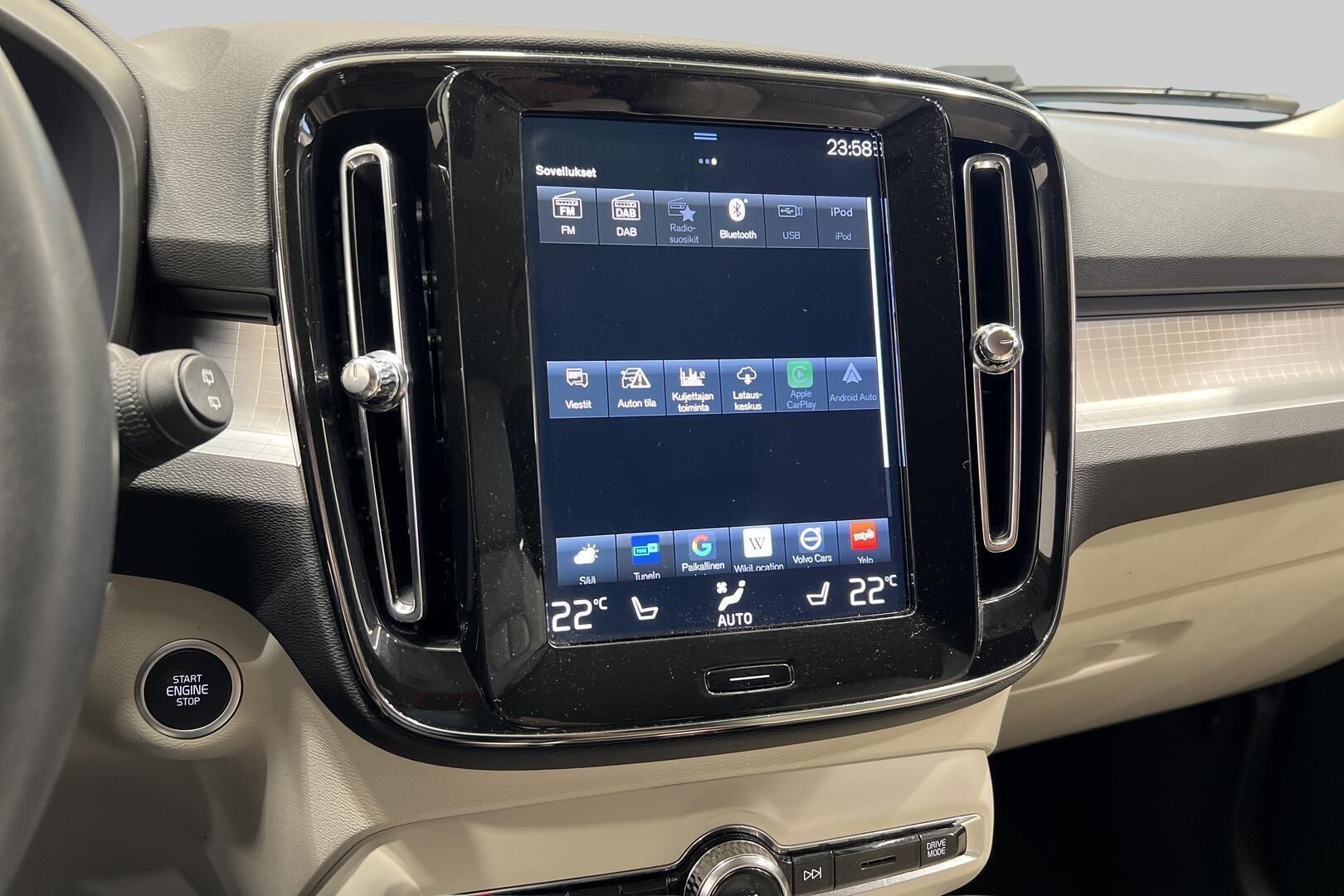 Volvo XC40 iso kuva 16