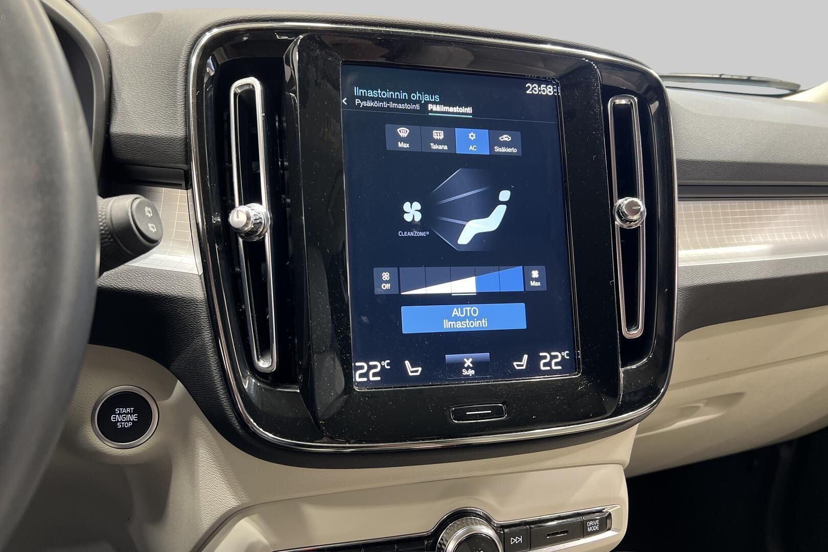 Volvo XC40 iso kuva 18
