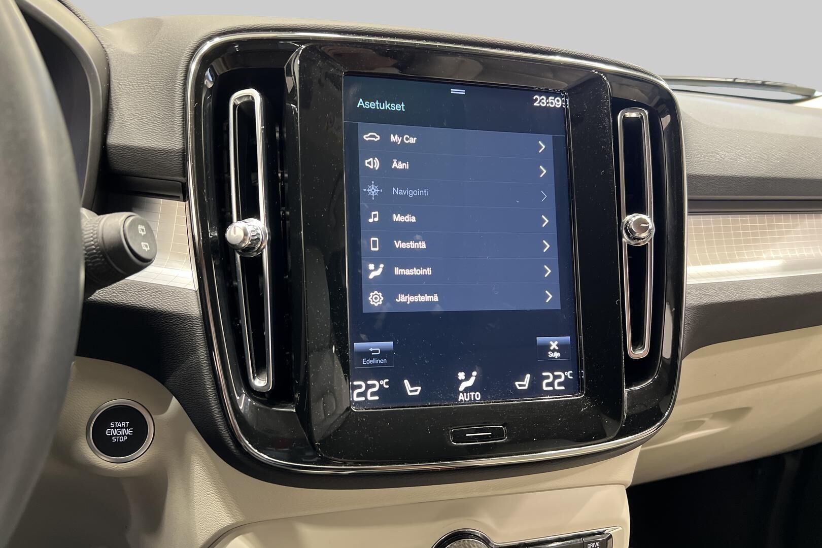 Volvo XC40 iso kuva 20