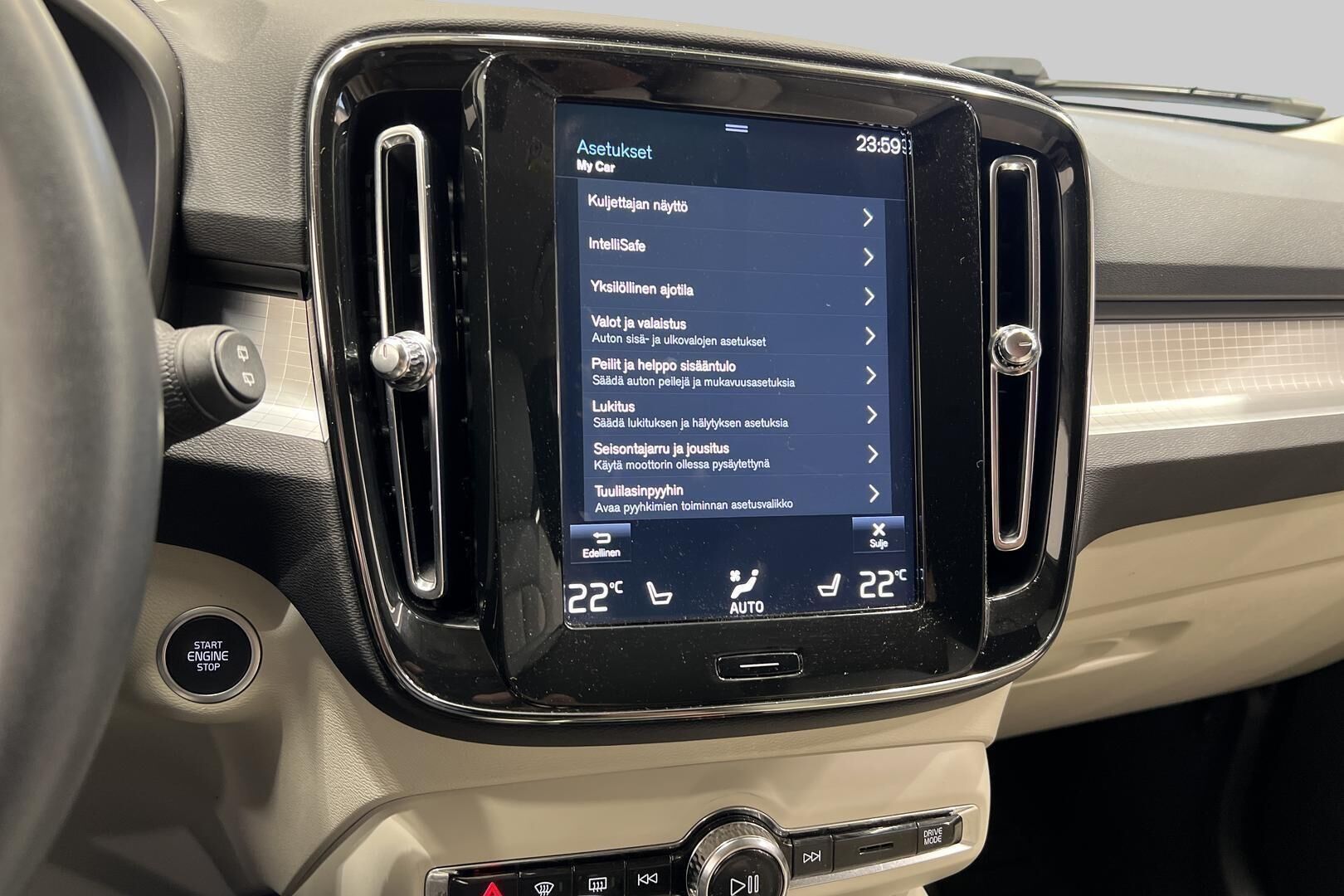 Volvo XC40 iso kuva 21