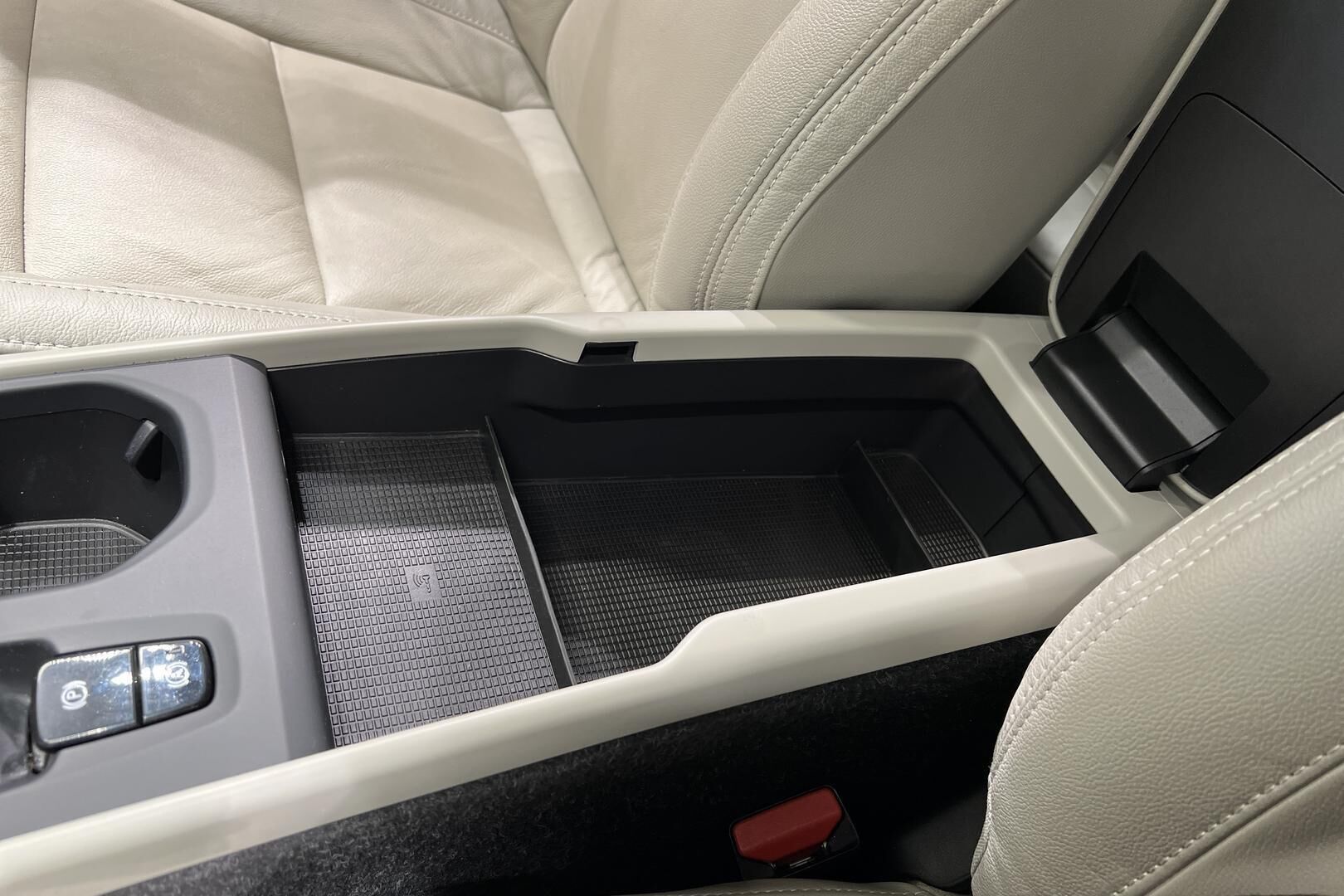 Volvo XC40 iso kuva 24