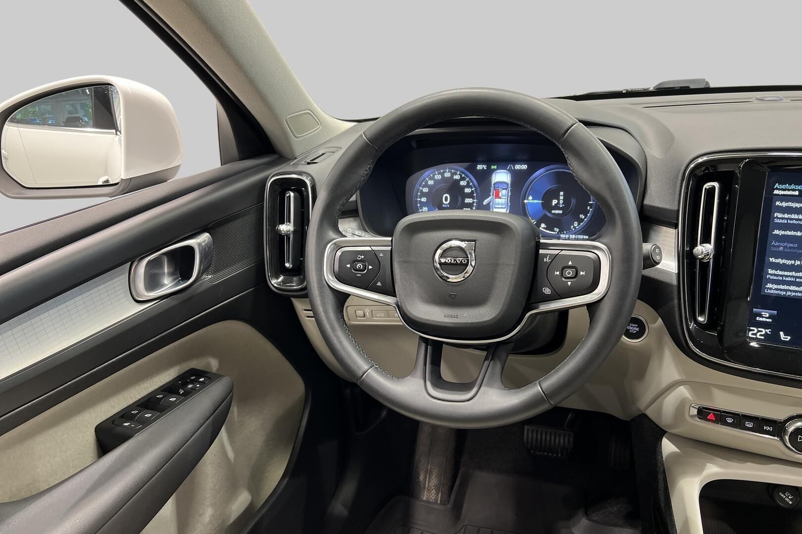 Volvo XC40 iso kuva 31