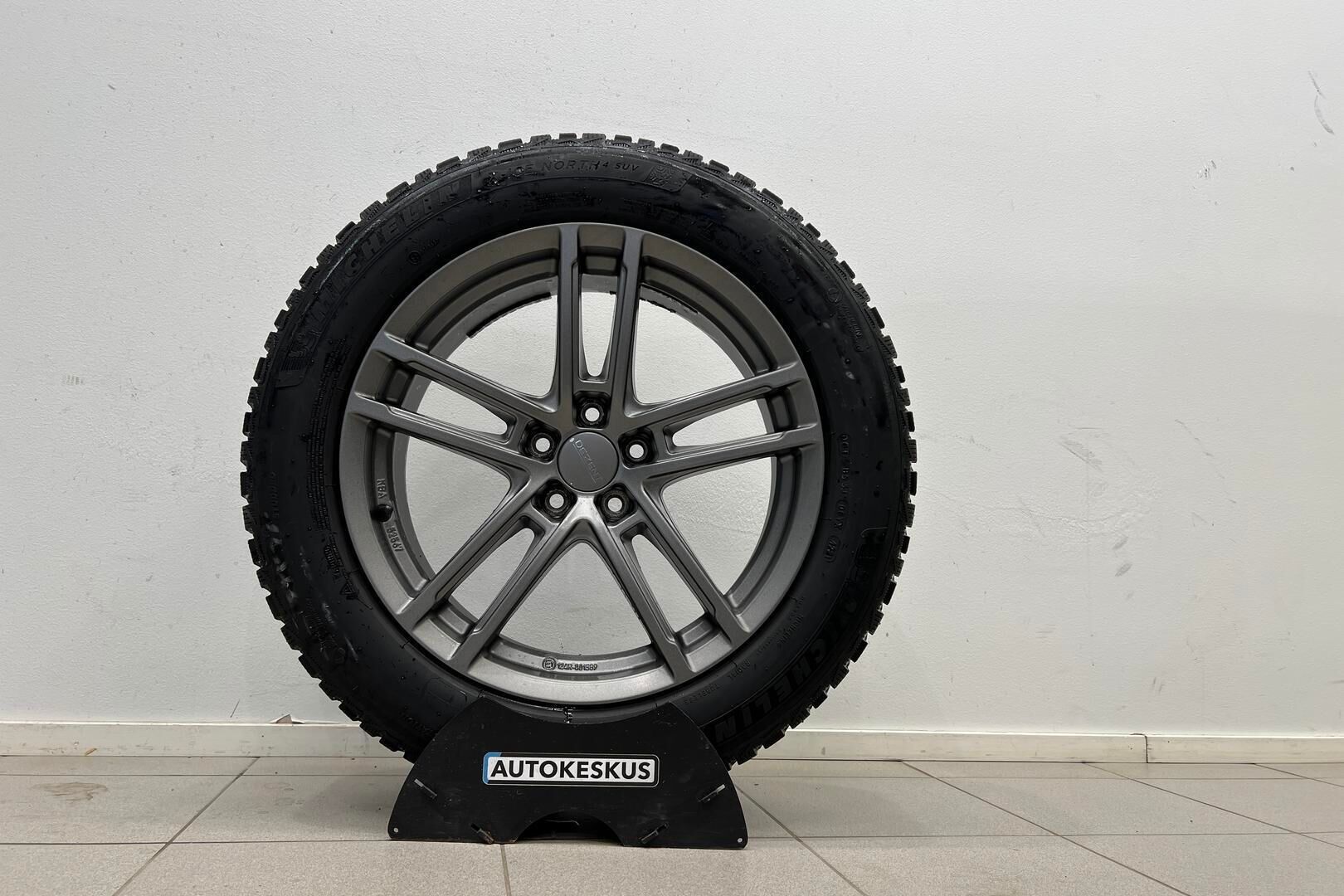 Volvo XC40 iso kuva 33