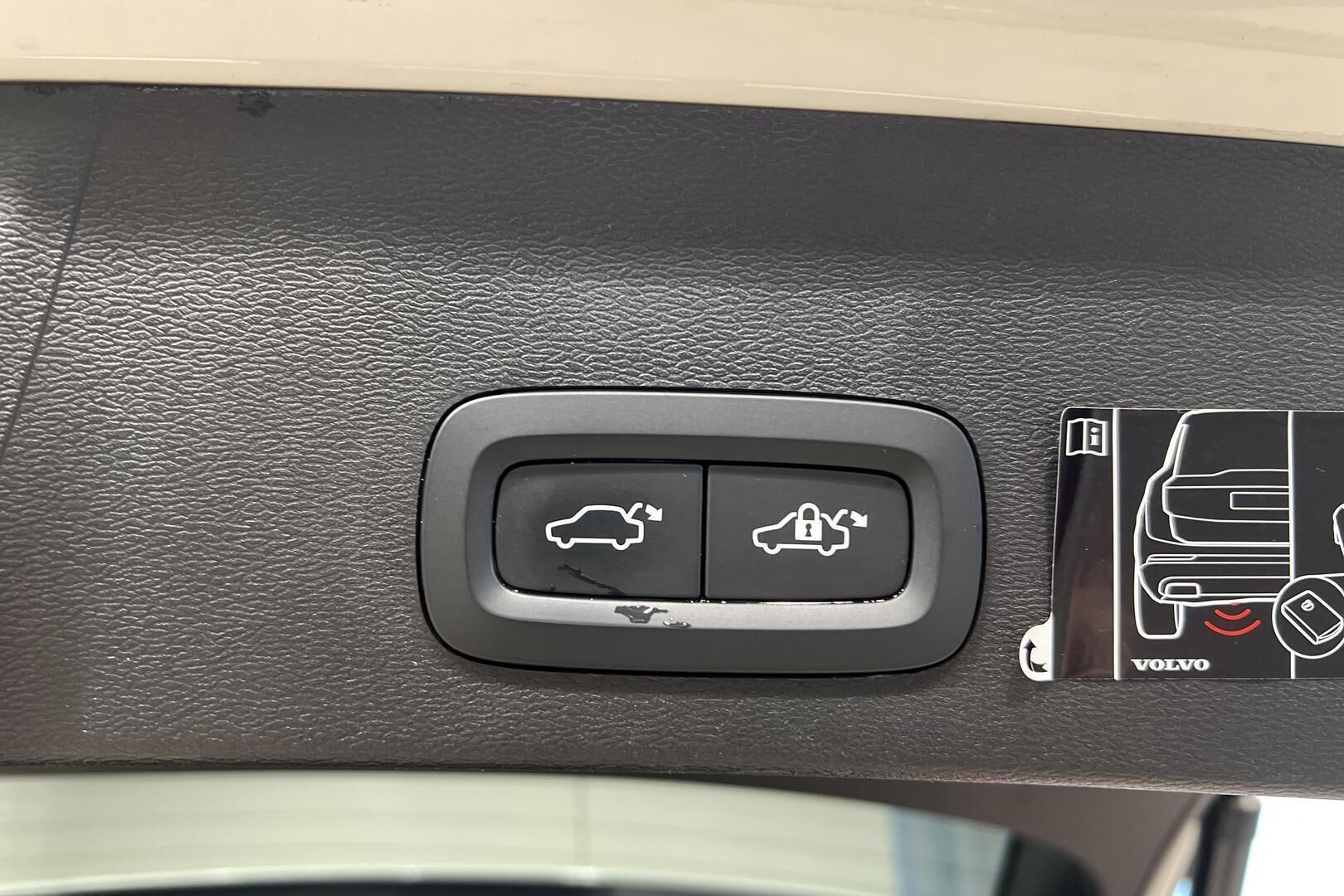 Volvo XC40 iso kuva 34