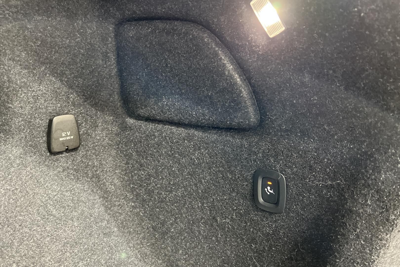 Volvo XC40 iso kuva 36