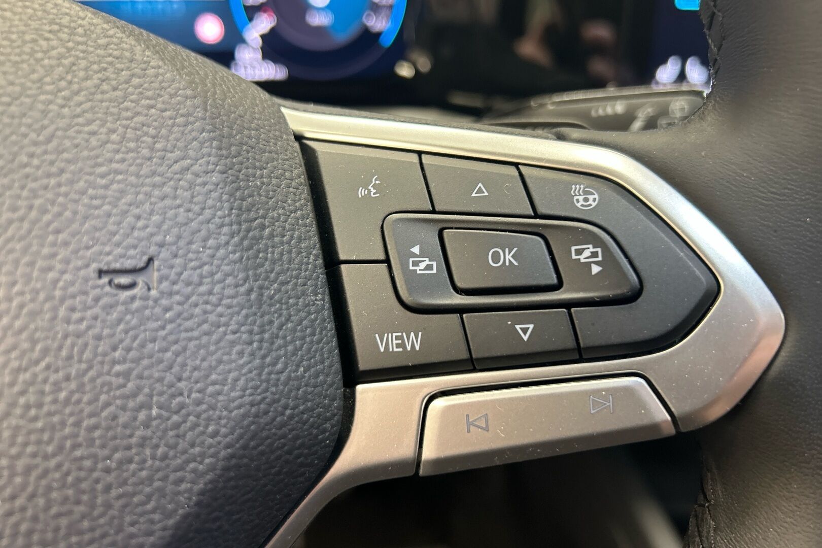 Volkswagen Golf iso kuva 15