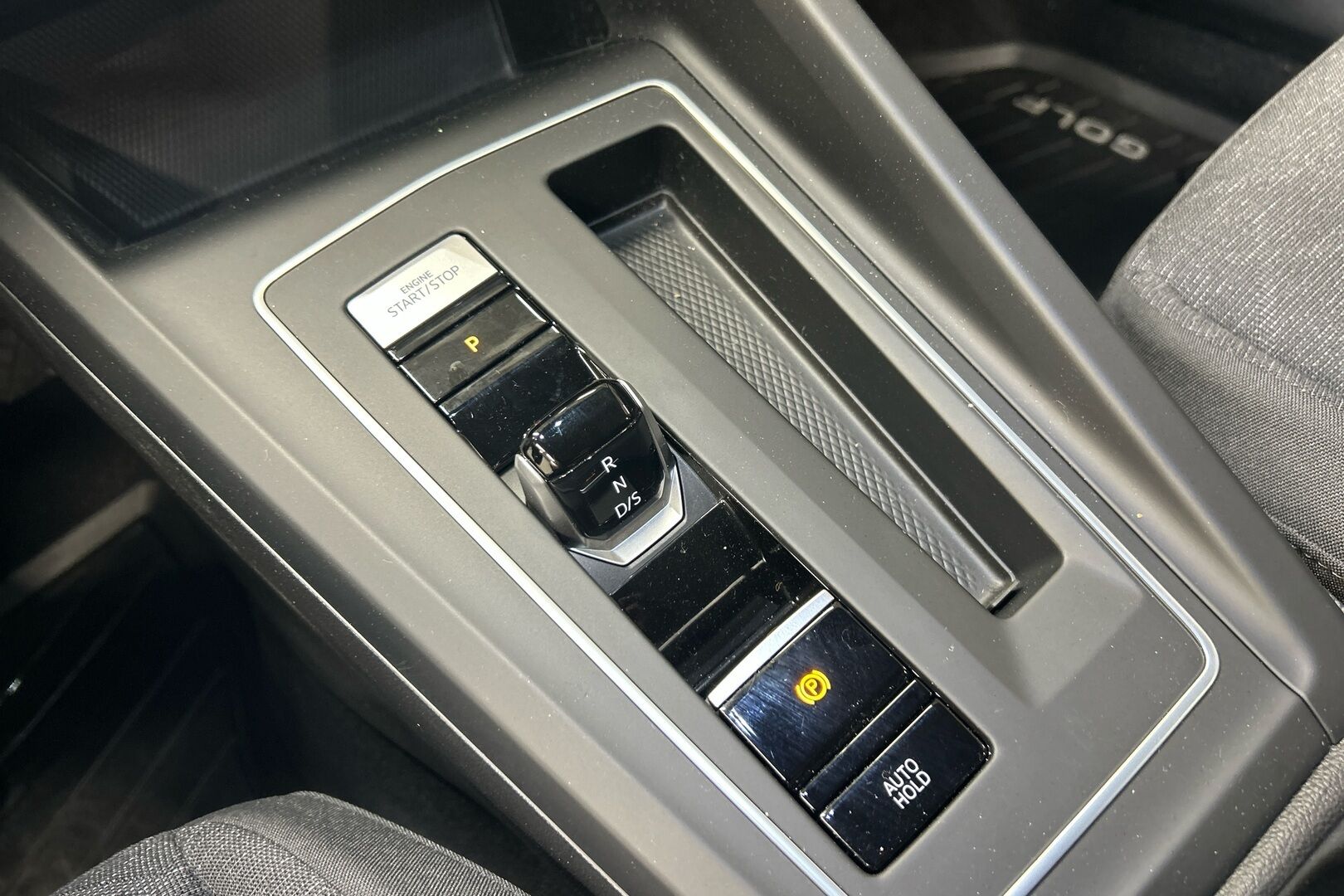 Volkswagen Golf iso kuva 21