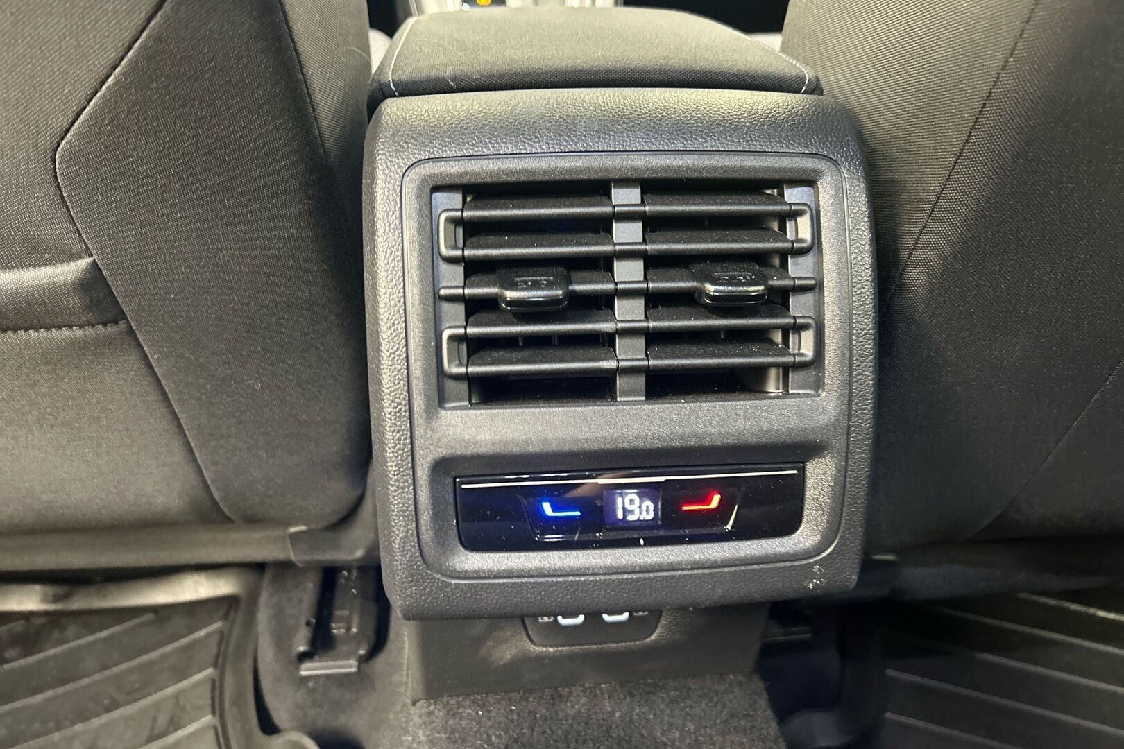 Volkswagen Golf iso kuva 22