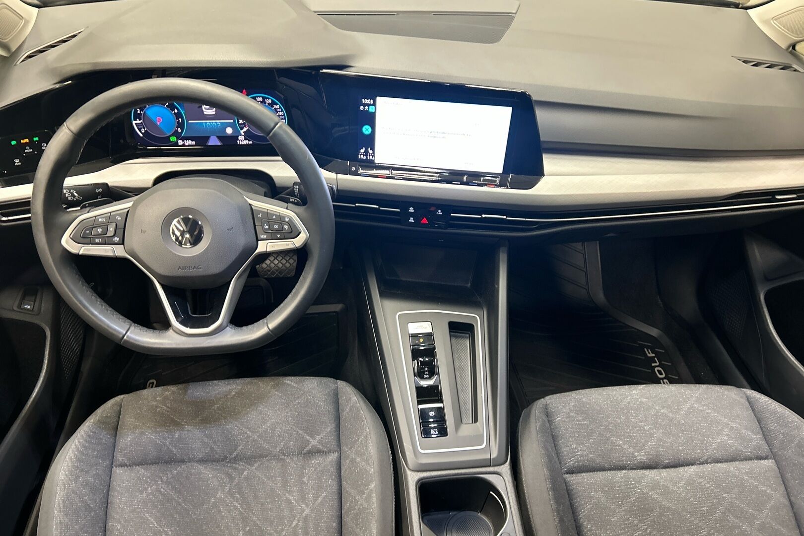 Volkswagen Golf iso kuva 6