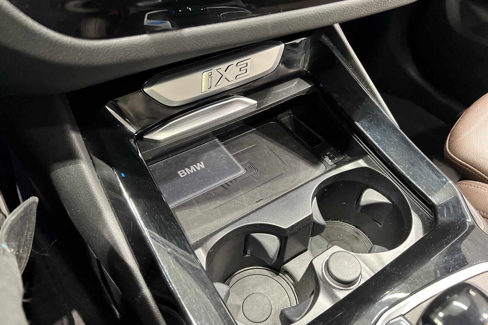 BMW iX3 iso kuva 20
