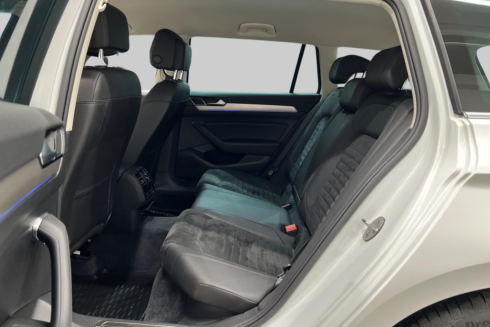 Volkswagen Passat iso kuva 10