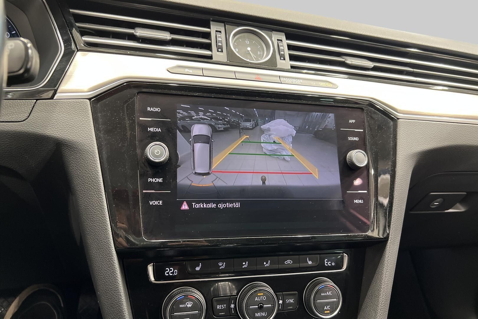 Volkswagen Passat iso kuva 15