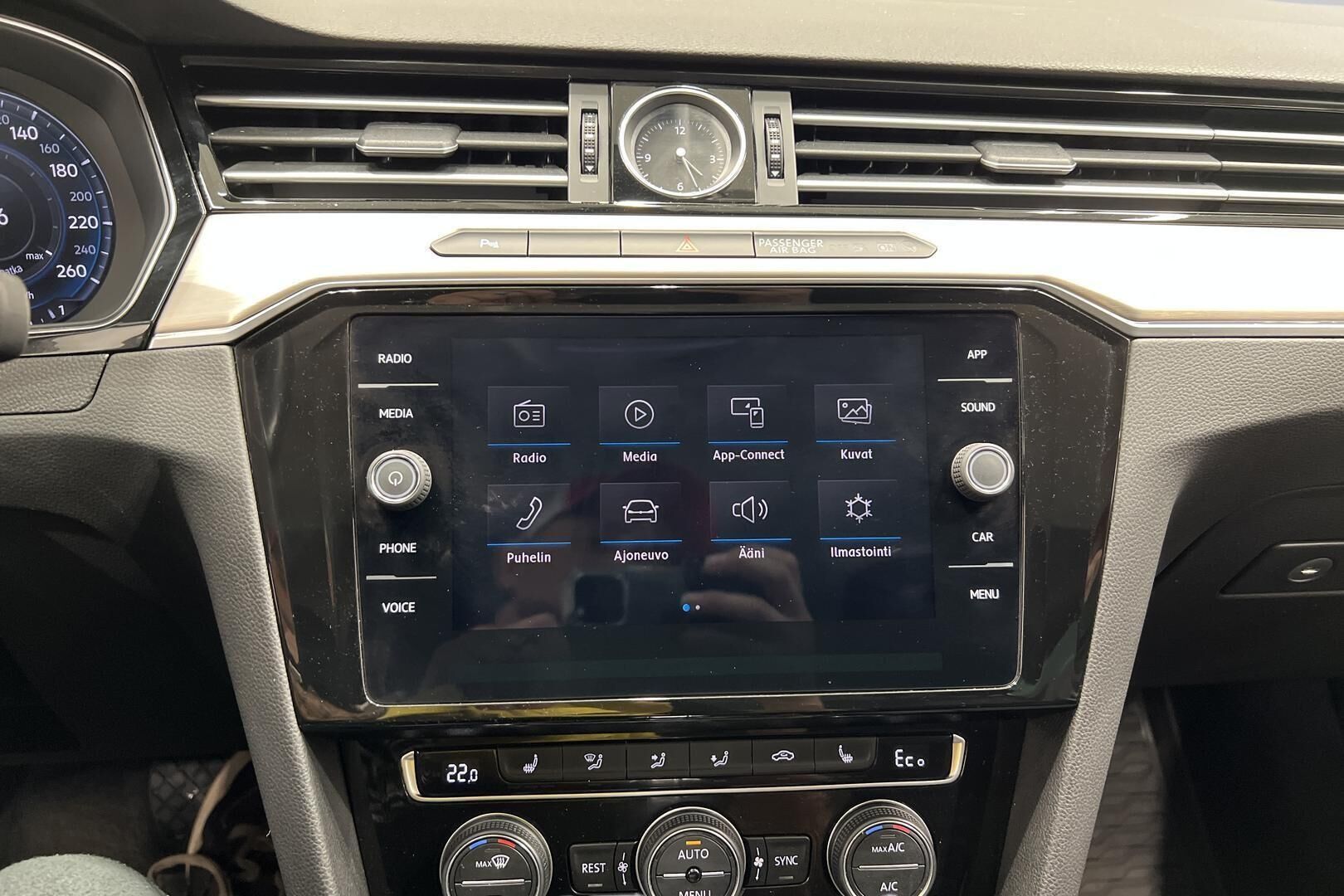 Volkswagen Passat iso kuva 16