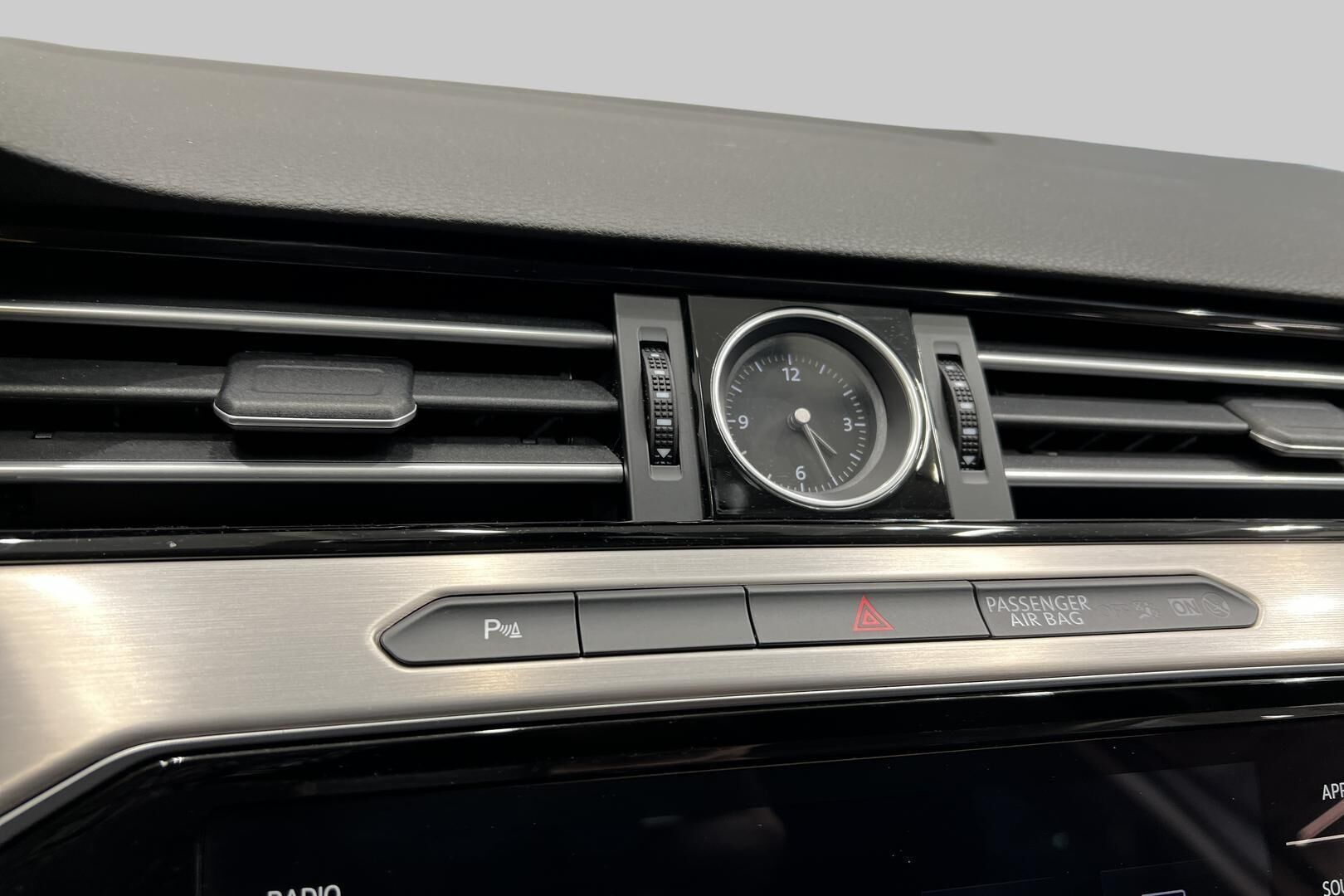 Volkswagen Passat iso kuva 17