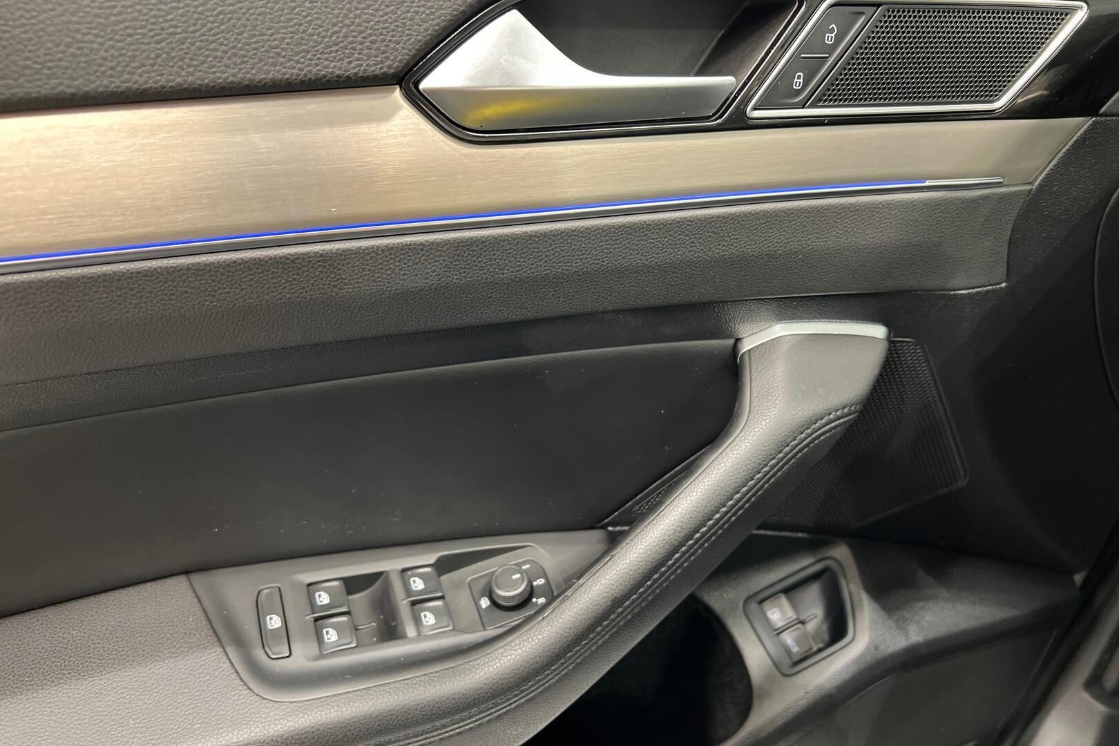 Volkswagen Passat iso kuva 25