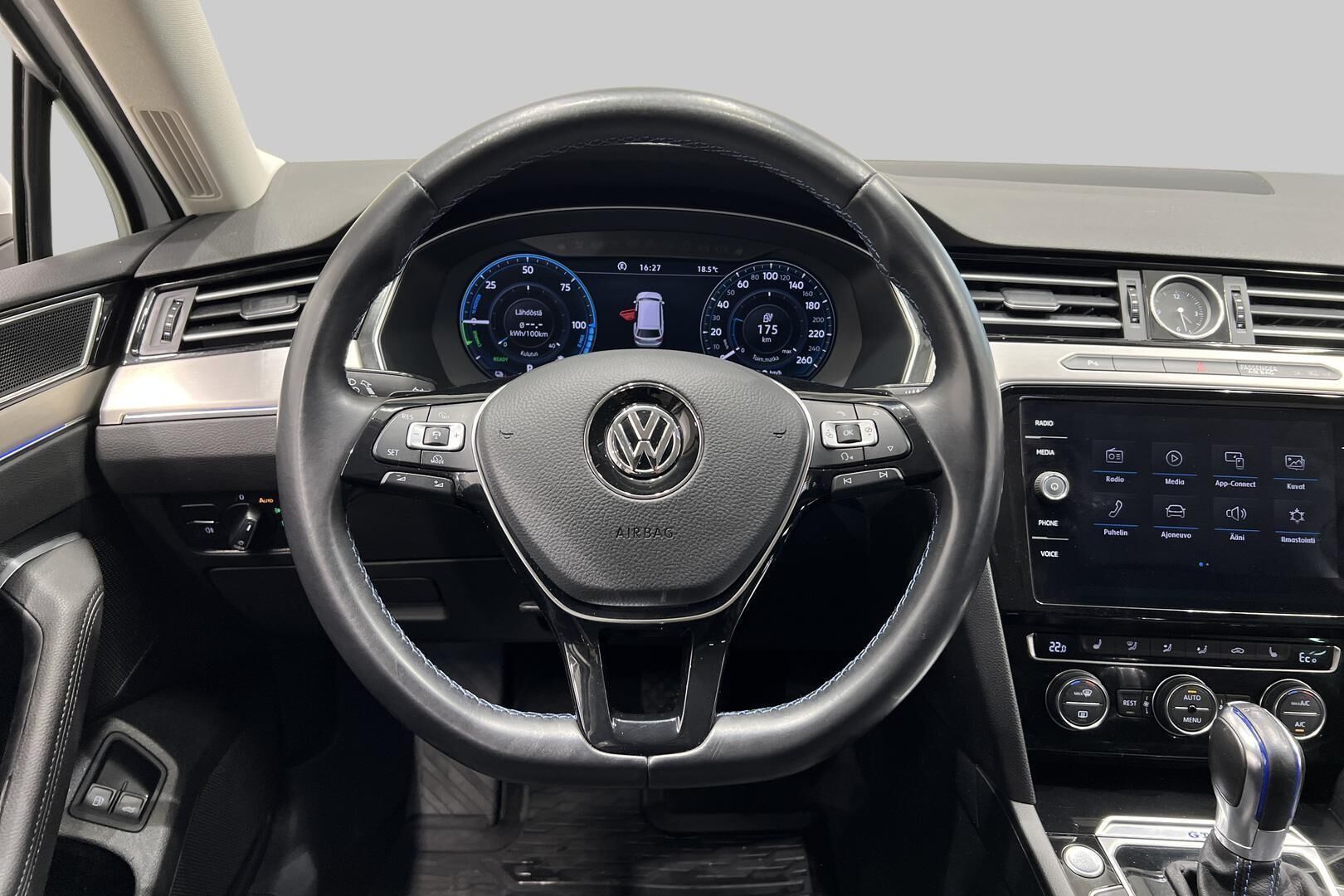 Volkswagen Passat iso kuva 29