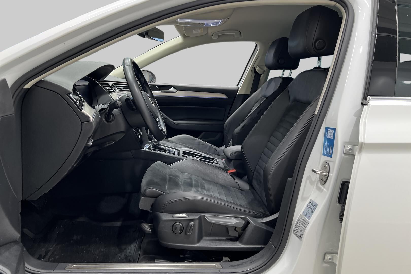 Volkswagen Passat iso kuva 9