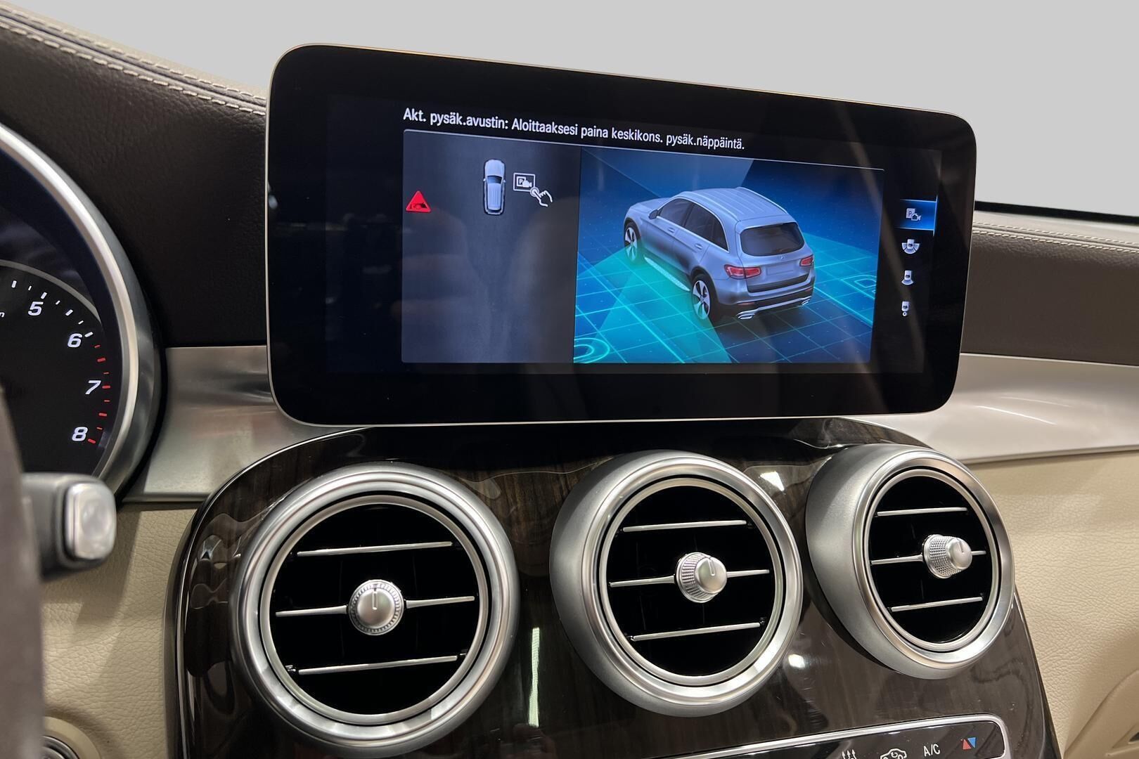 Mercedes-Benz GLC iso kuva 5