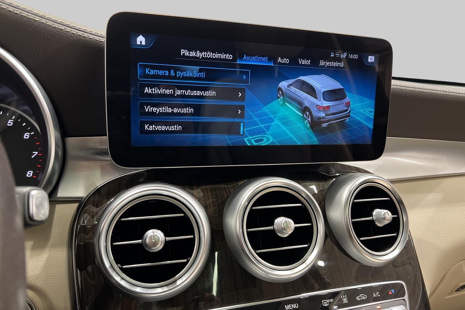 Mercedes-Benz GLC iso kuva 44