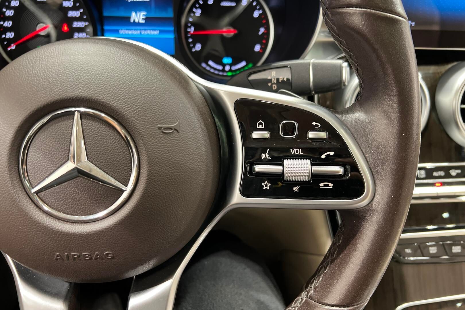 Mercedes-Benz GLC iso kuva 18