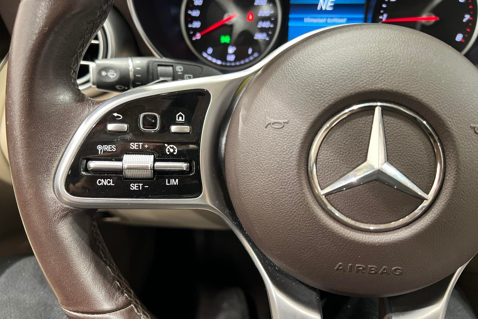 Mercedes-Benz GLC iso kuva 19