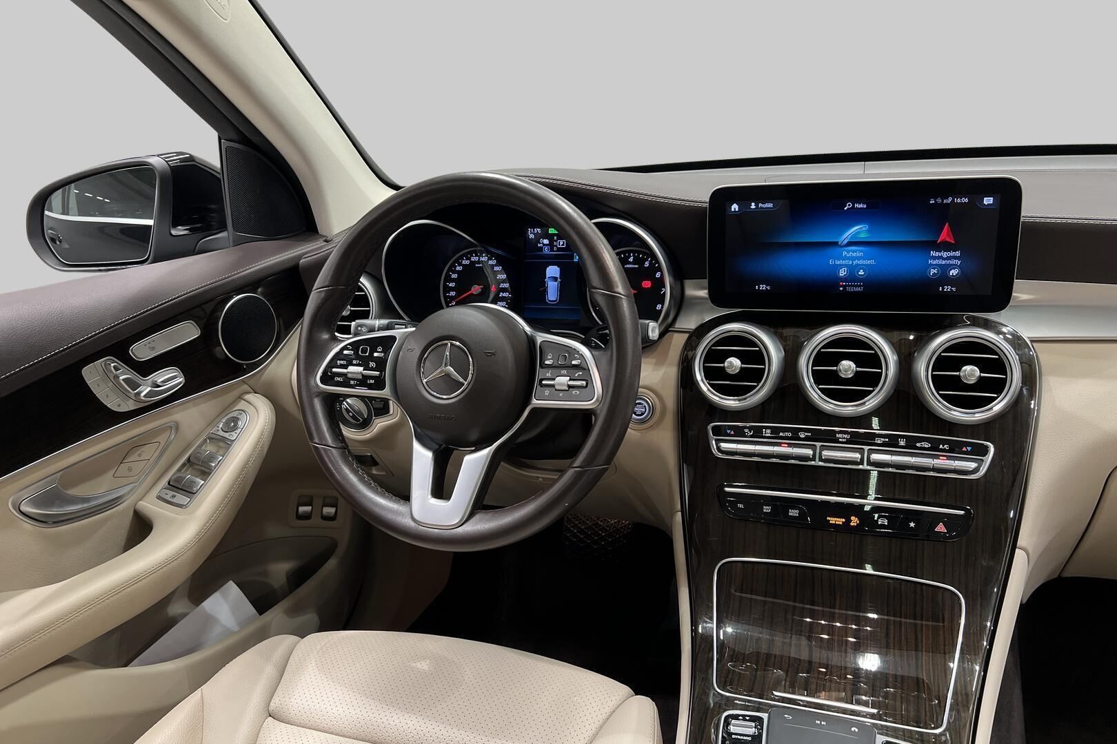 Mercedes-Benz GLC iso kuva 20