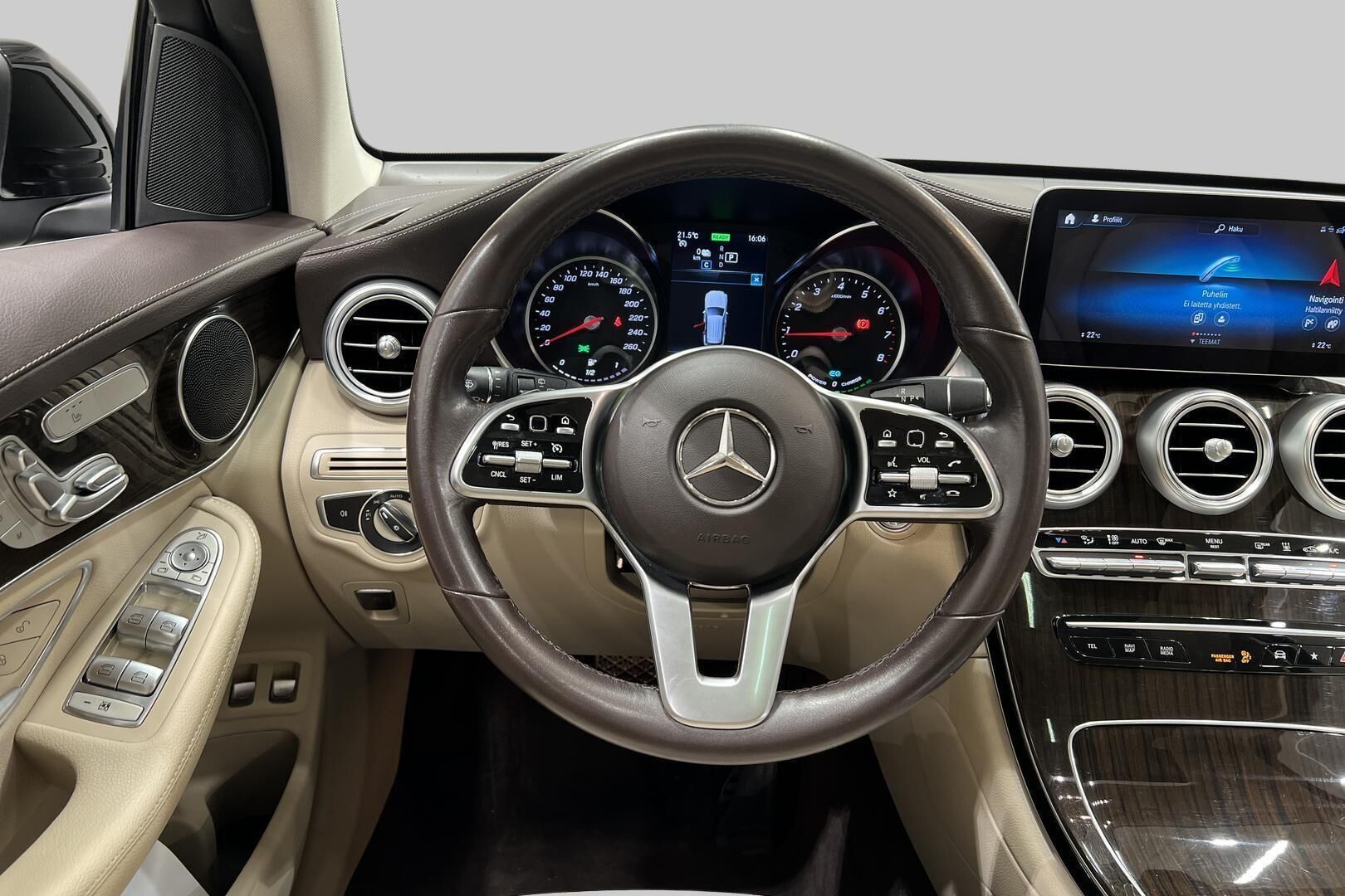 Mercedes-Benz GLC iso kuva 21