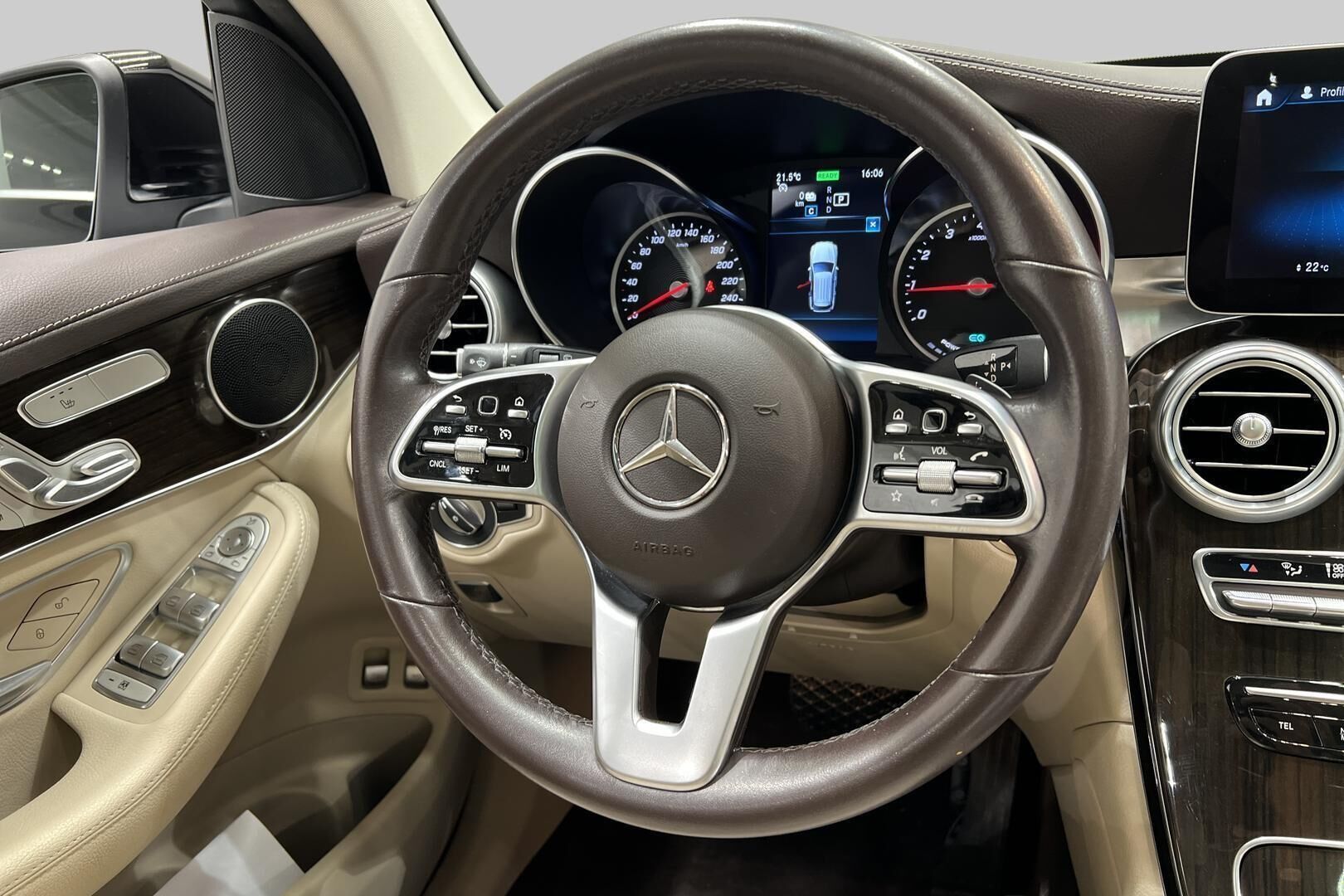 Mercedes-Benz GLC iso kuva 56