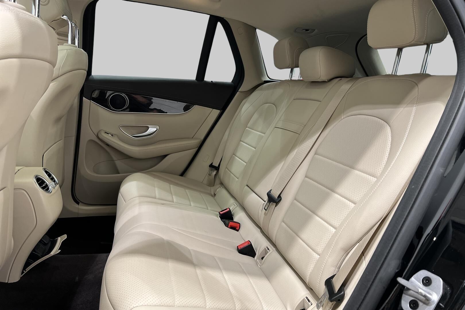 Mercedes-Benz GLC iso kuva 27