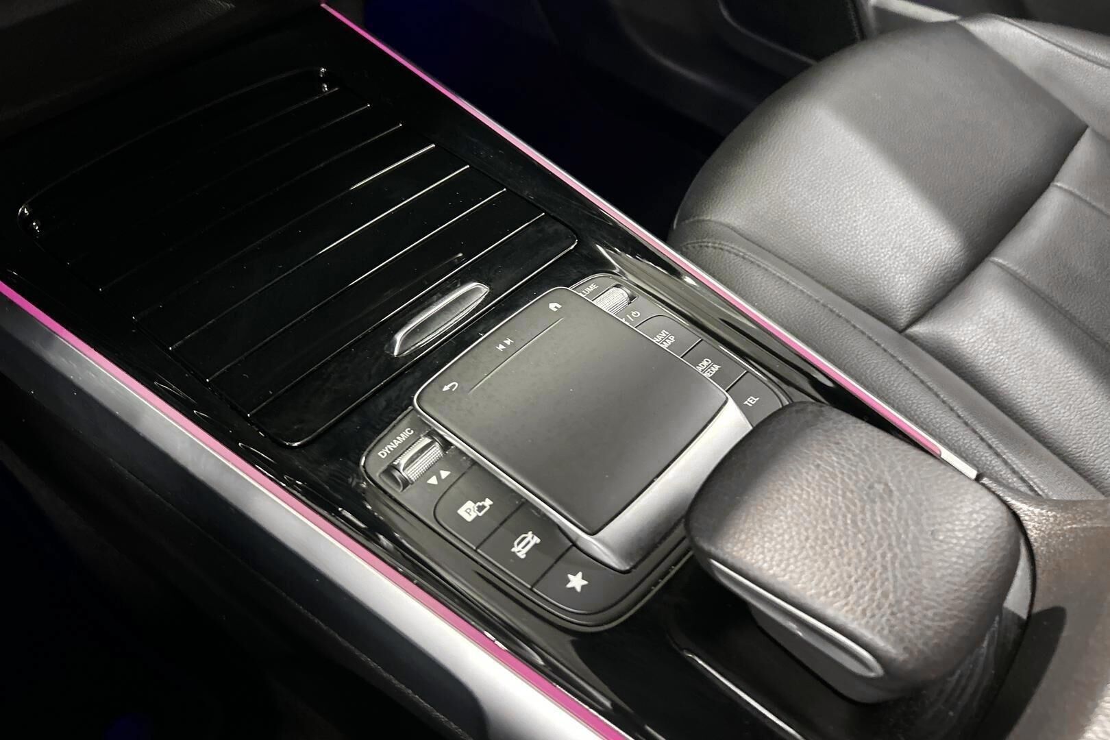 Mercedes-Benz EQB iso kuva 11