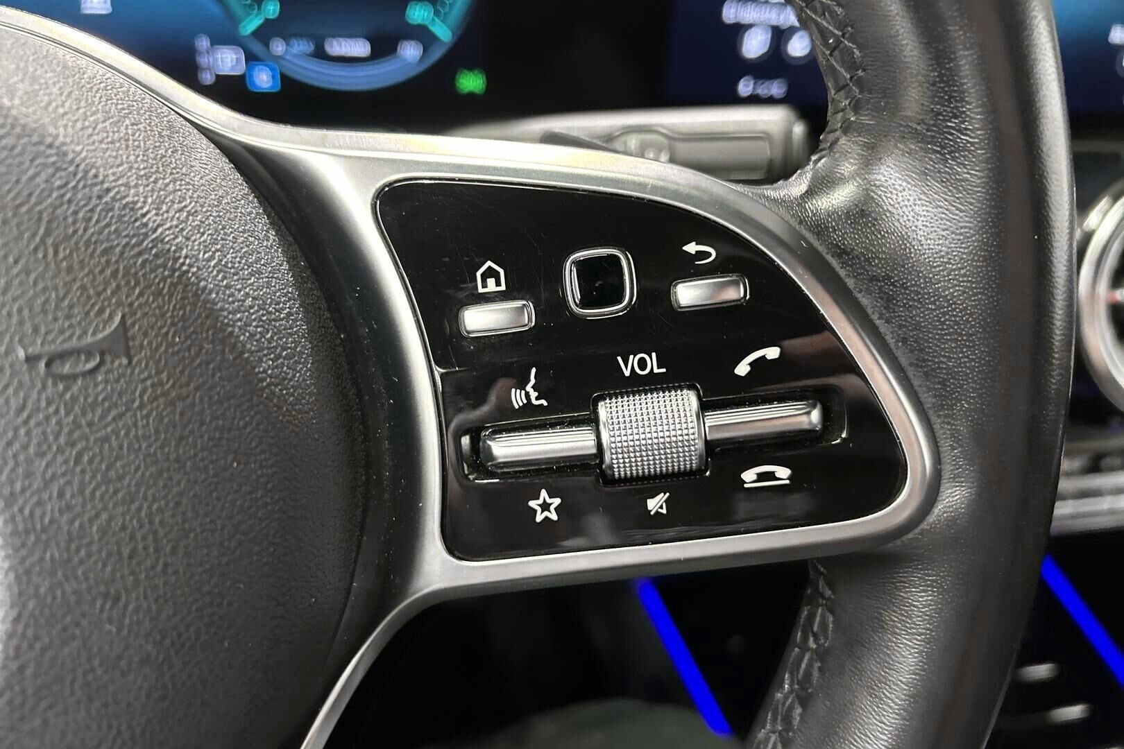 Mercedes-Benz EQB iso kuva 13