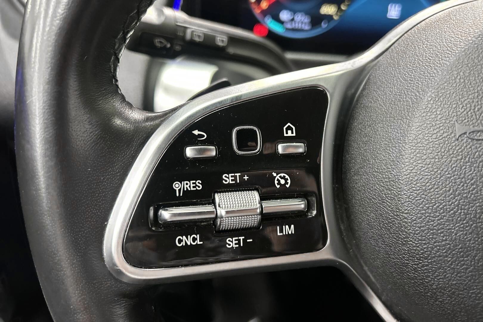 Mercedes-Benz EQB iso kuva 14
