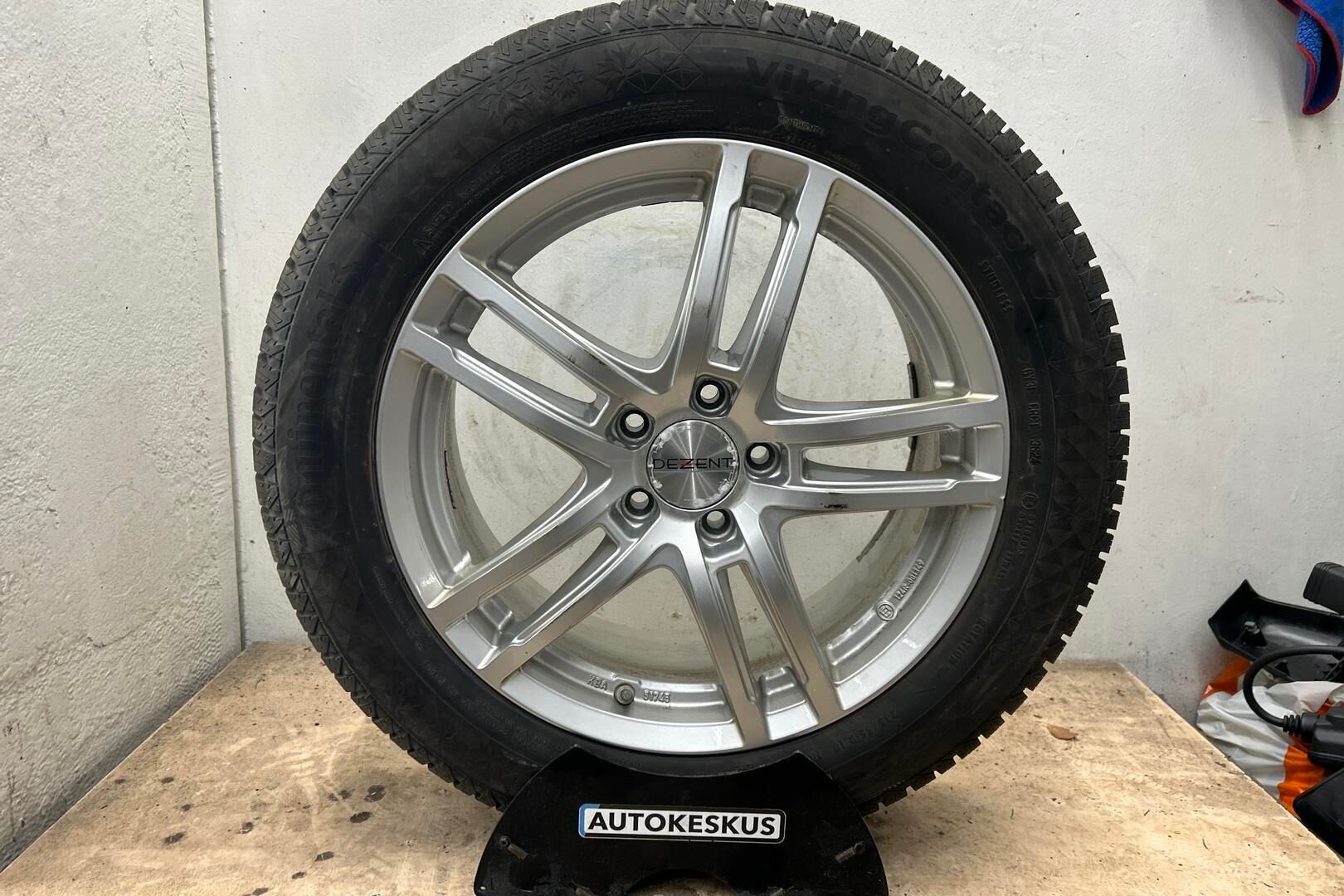 Mercedes-Benz EQB iso kuva 23