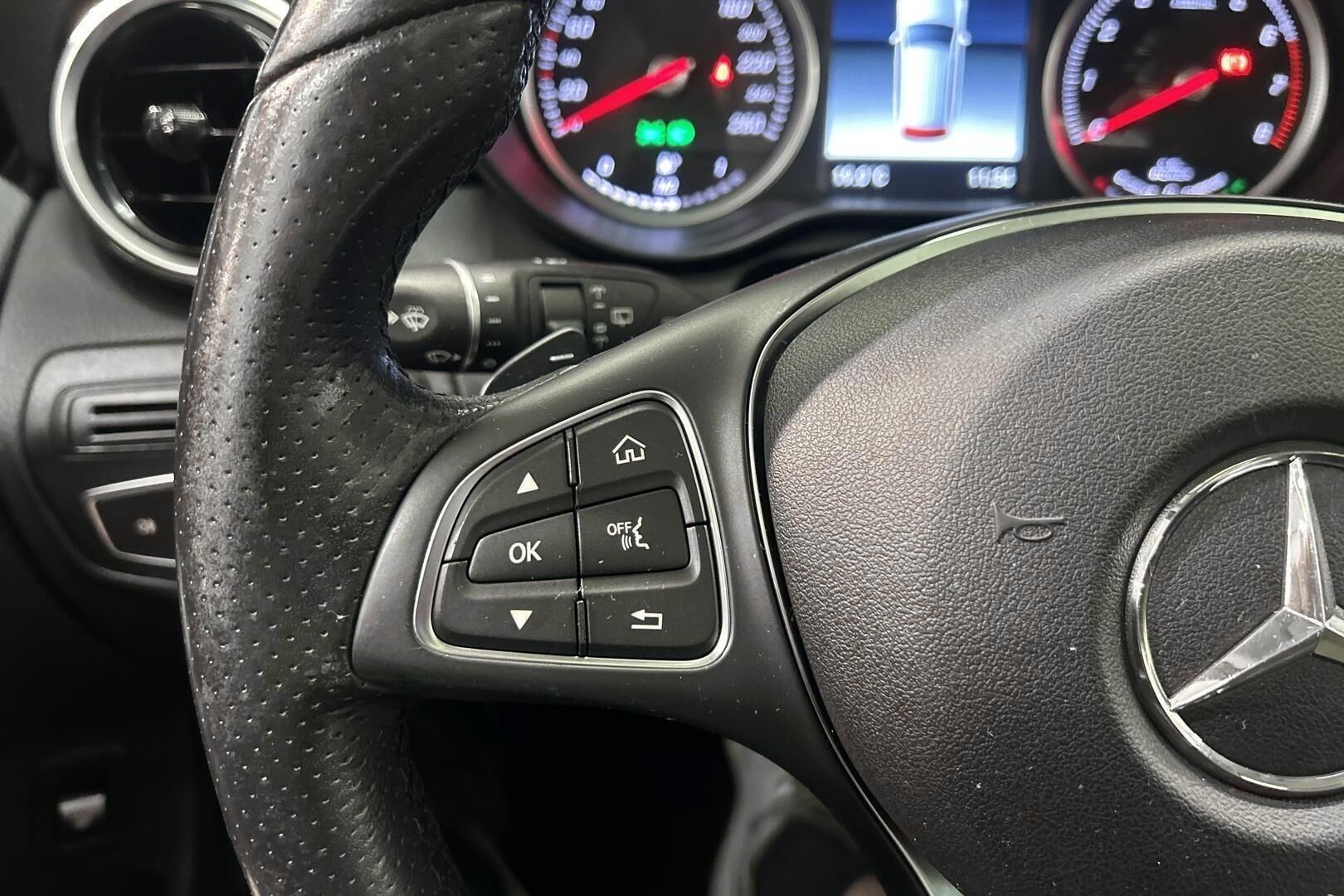 Mercedes-Benz GLC iso kuva 21