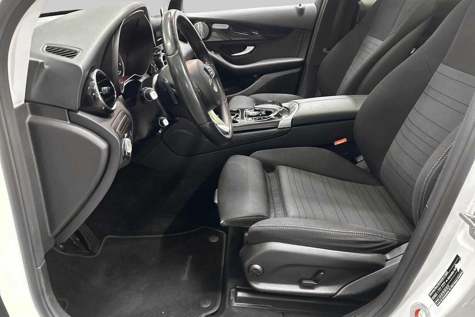 Mercedes-Benz GLC iso kuva 17