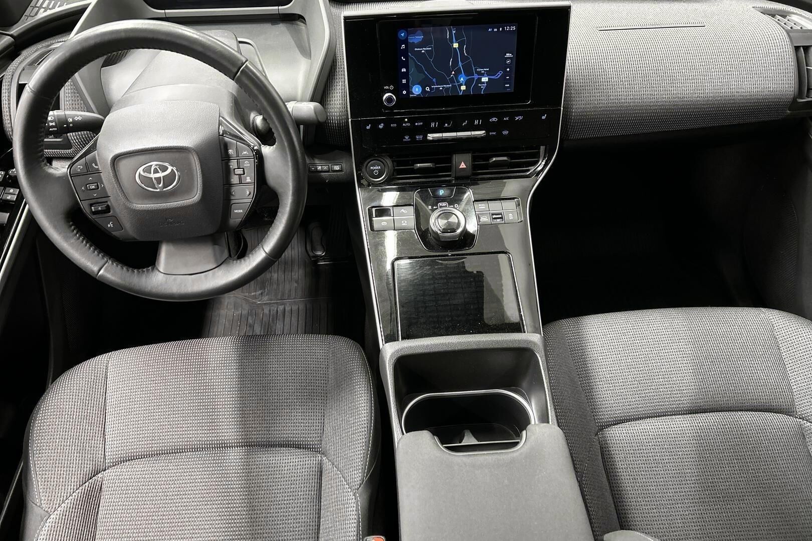 Toyota bZ4X iso kuva 8